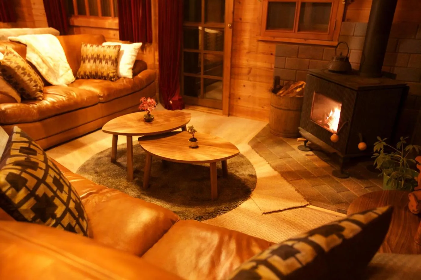 Communal lounge/ TV room in Snowball Chalet at Madarao Mountain