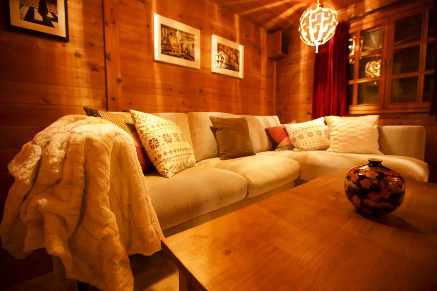 Communal lounge/ TV room in Snowball Chalet at Madarao Mountain