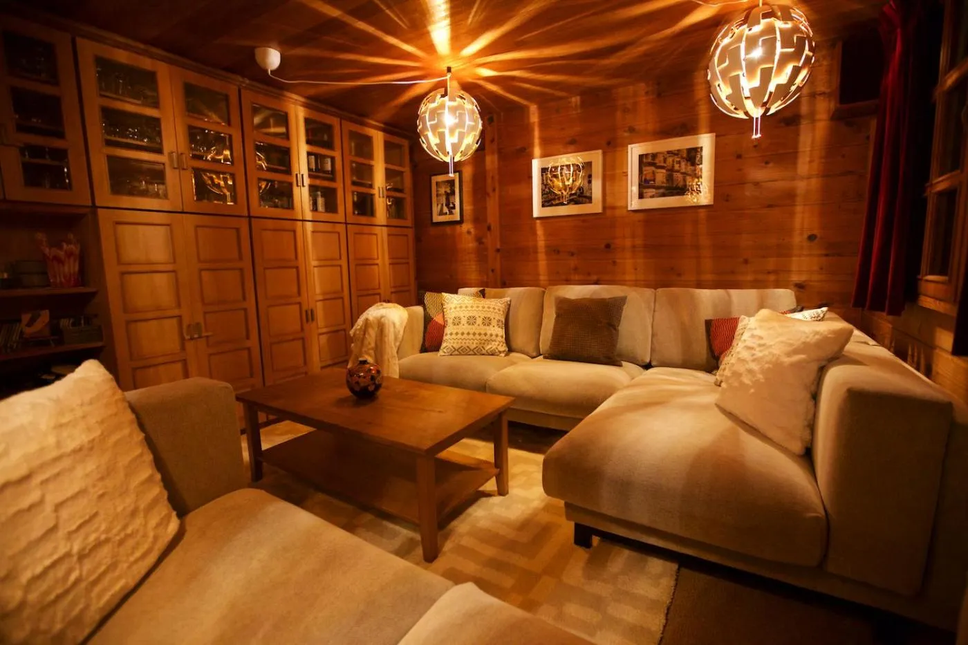 Communal lounge/ TV room in Snowball Chalet at Madarao Mountain