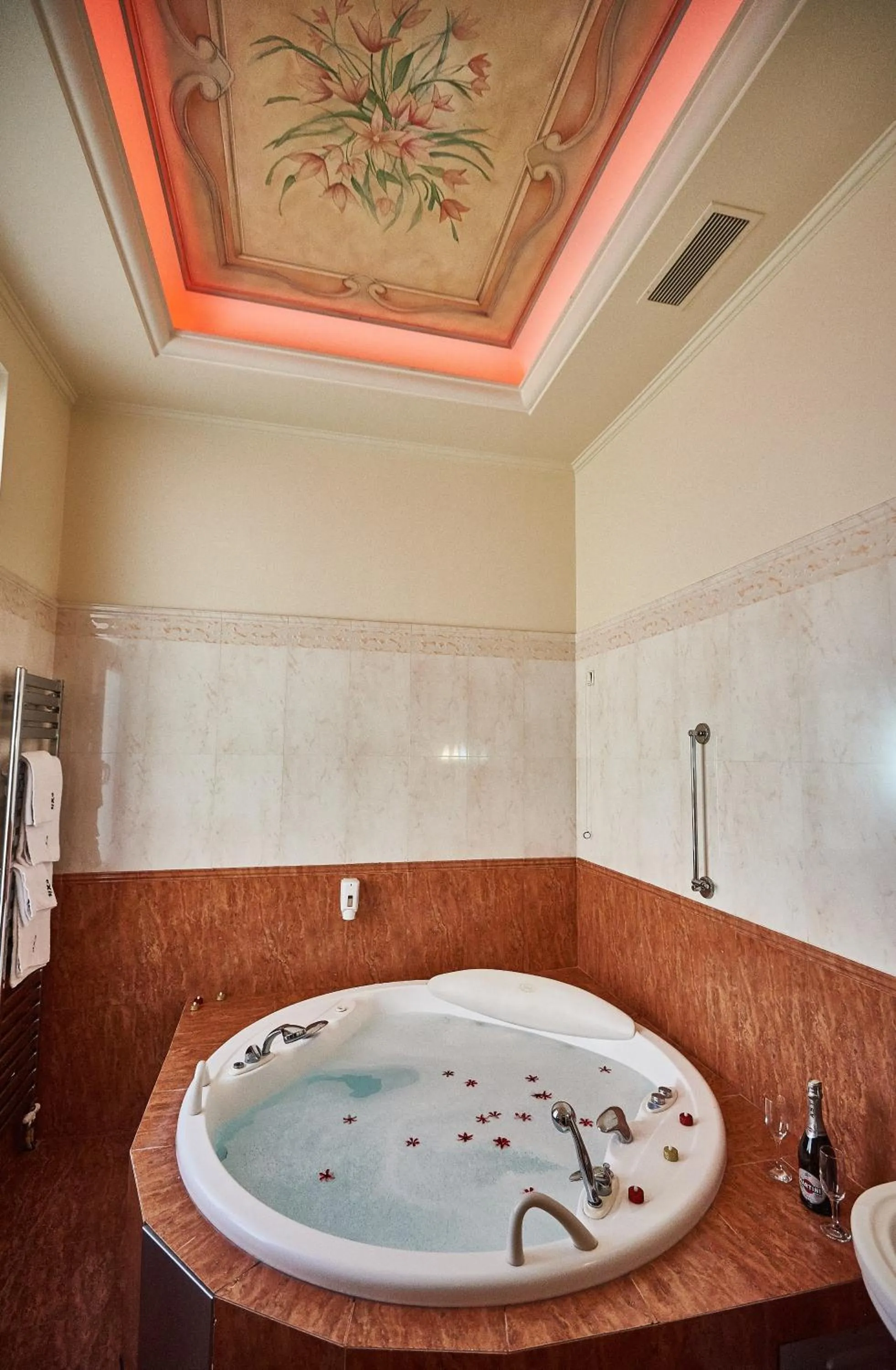 Hot Tub in Exis Hotel