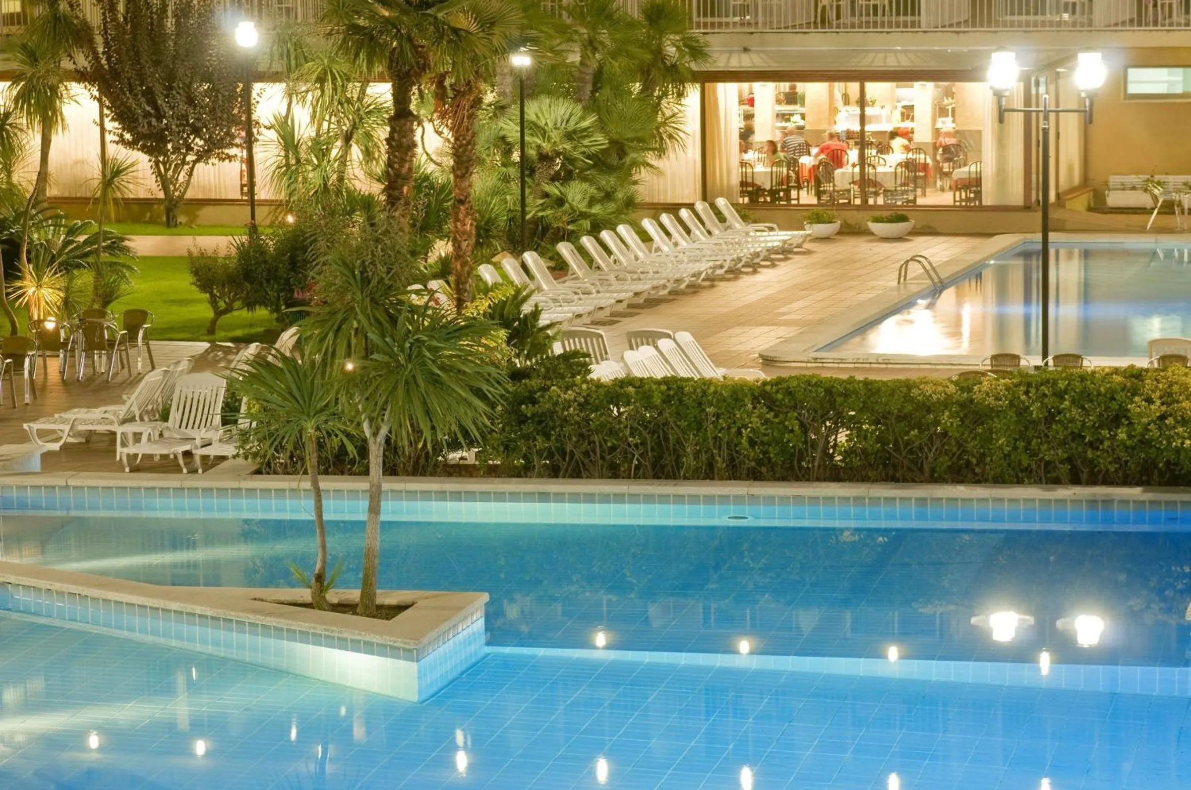 Swimming pool in Hotel President