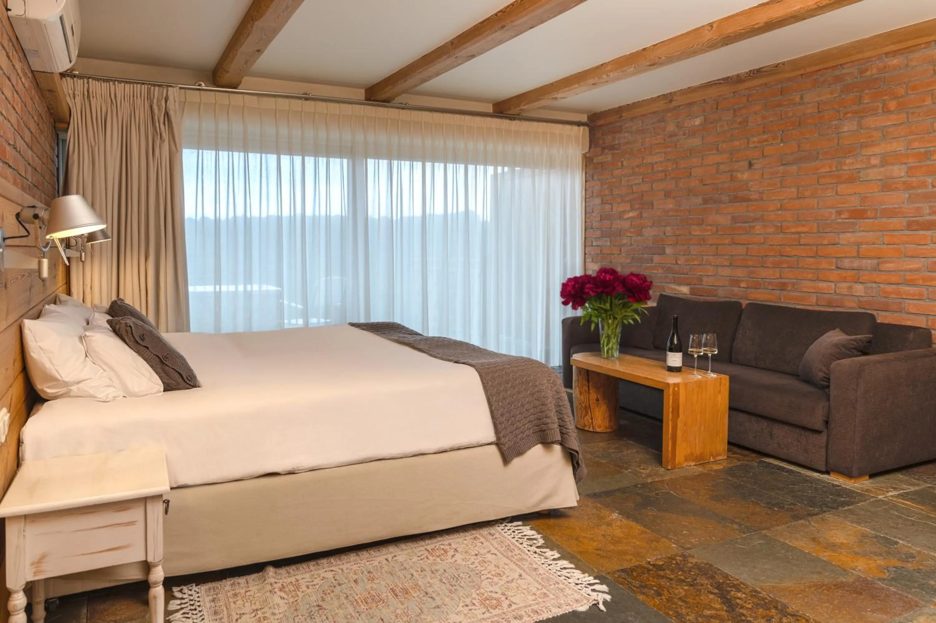 Photo of the whole room, Bed in Hotel Głęboczek Vine Resort& Spa