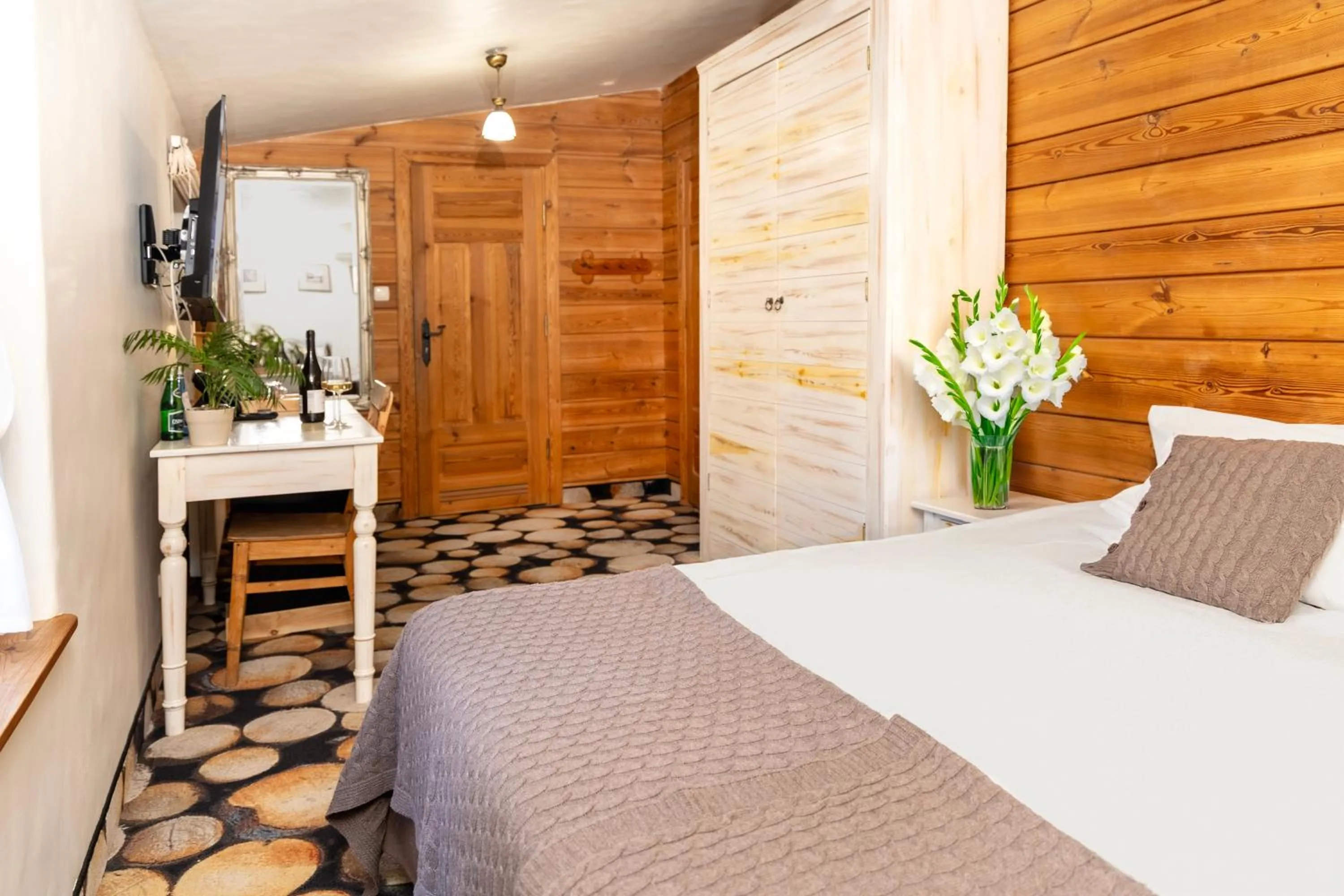 Photo of the whole room, Bed in Hotel Głęboczek Vine Resort& Spa