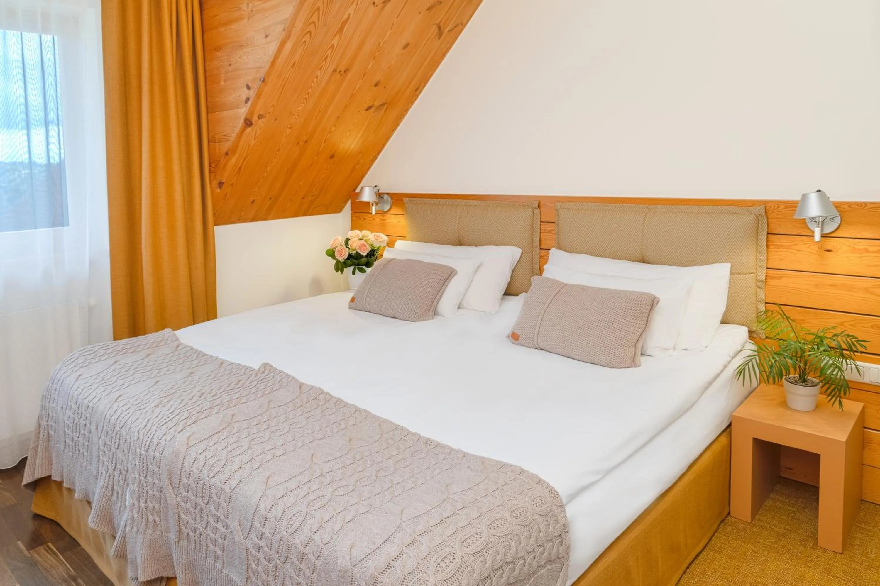 Photo of the whole room, Bed in Hotel Głęboczek Vine Resort& Spa