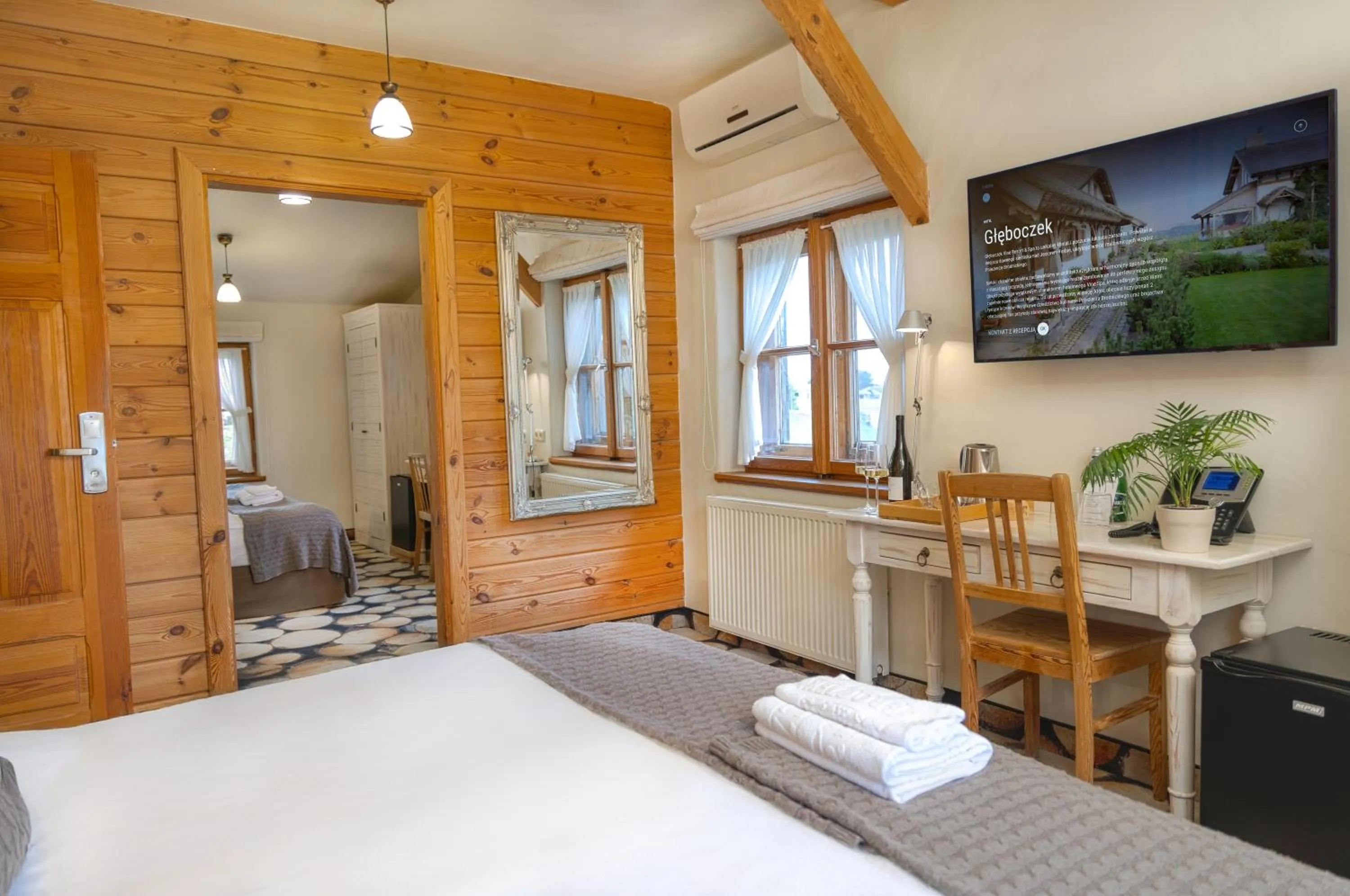 Photo of the whole room, Bed in Hotel Głęboczek Vine Resort& Spa