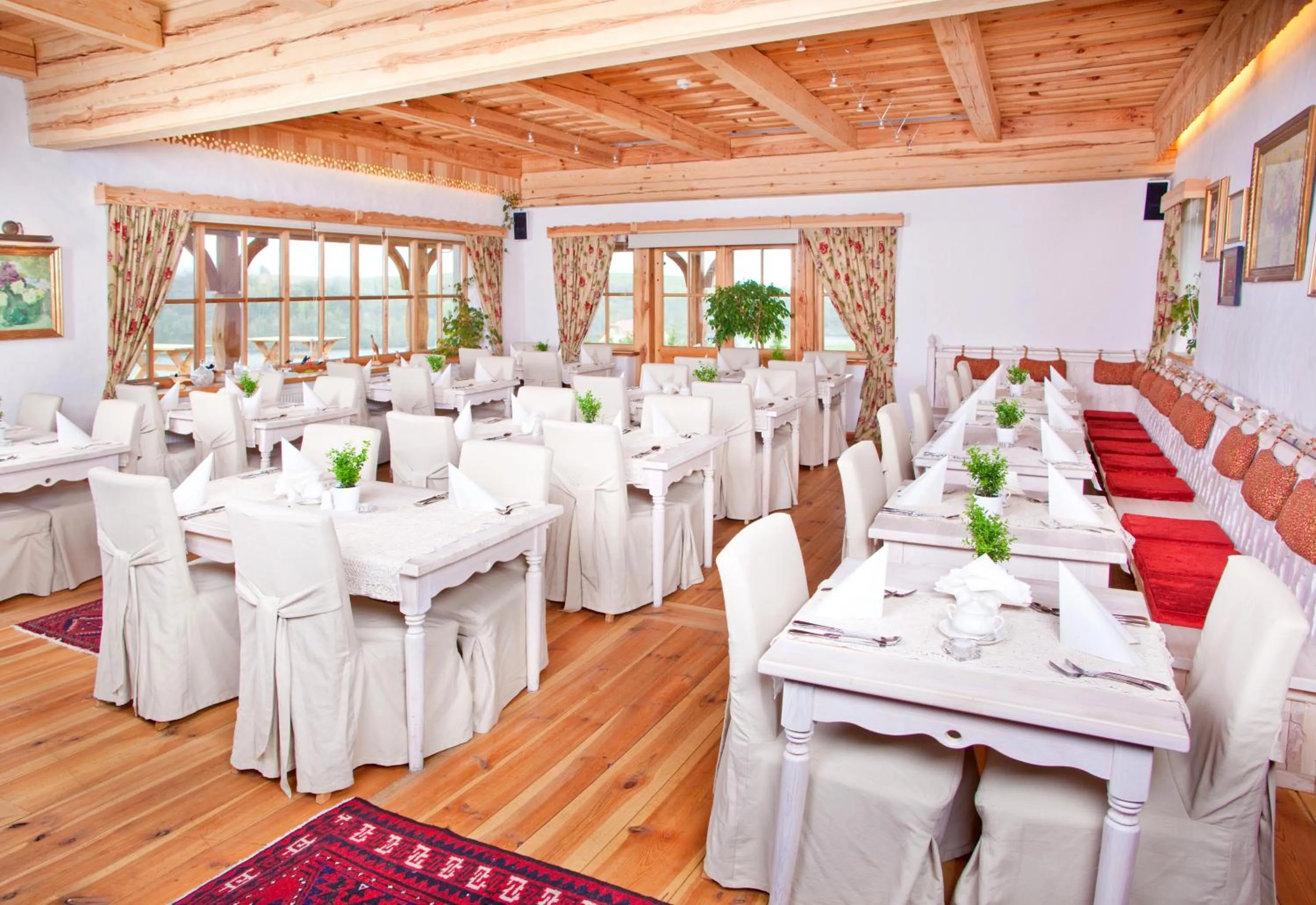 Restaurant/places to eat in Hotel Głęboczek Vine Resort& Spa