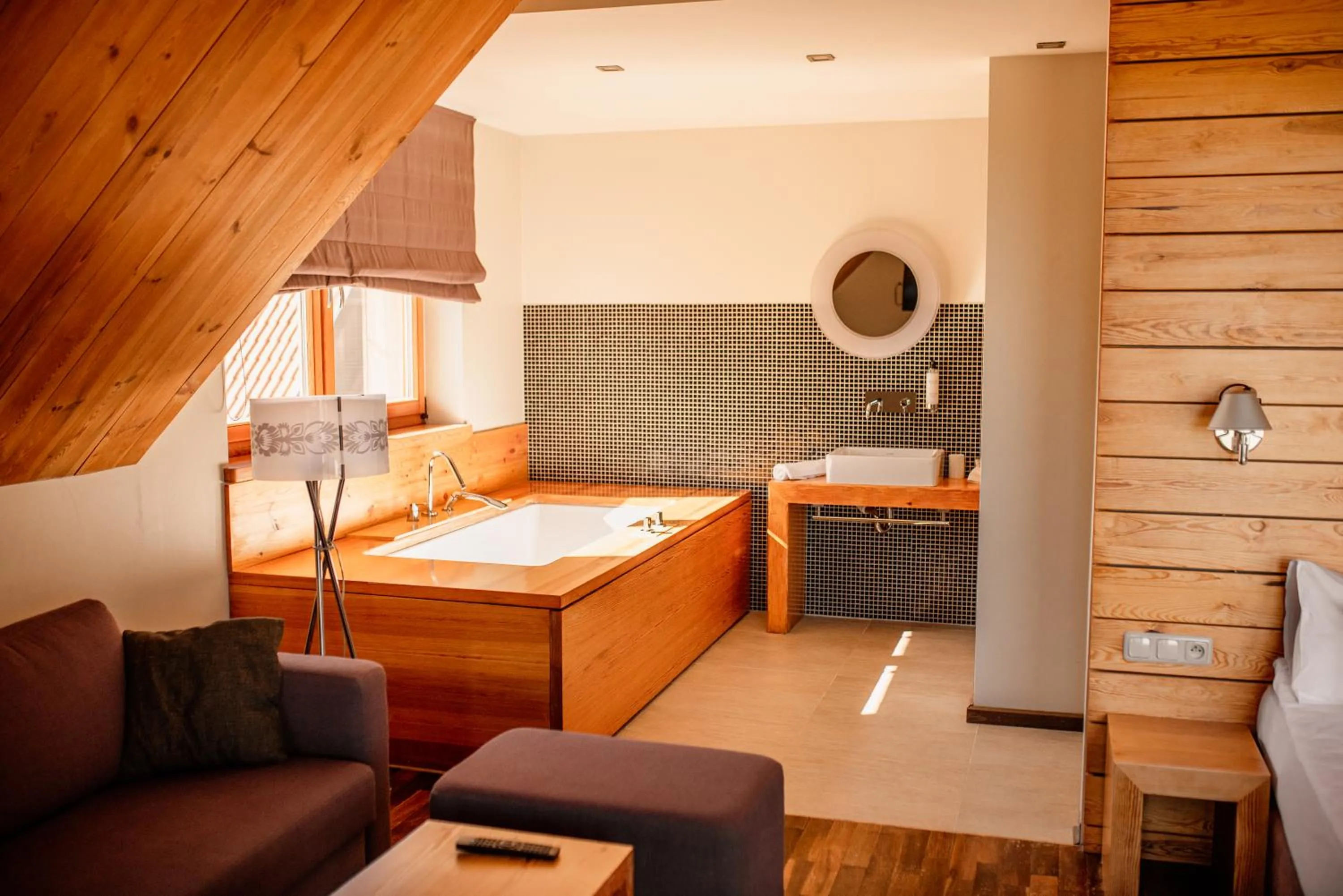 Bath, Bed in Hotel Głęboczek Vine Resort& Spa