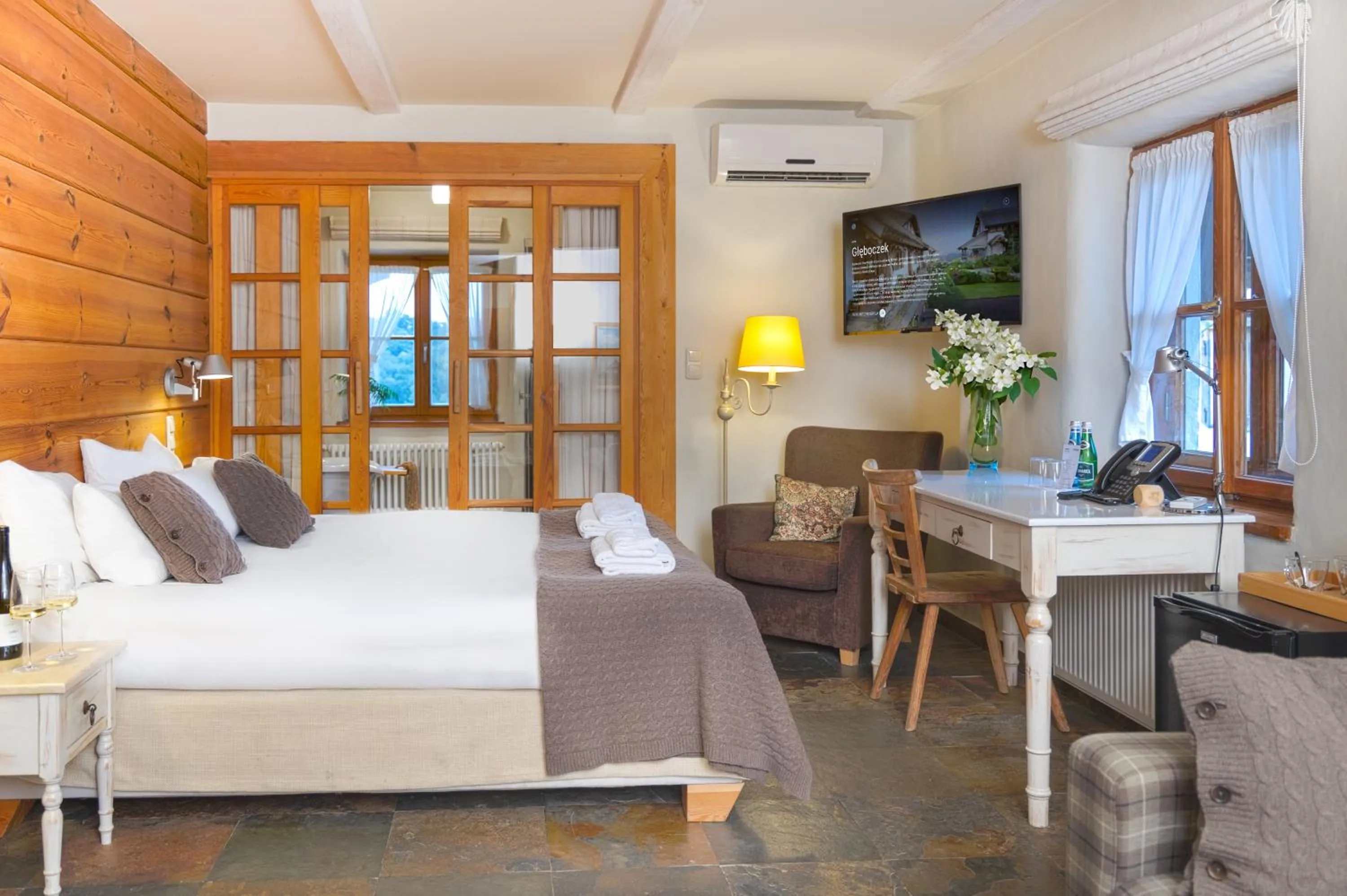 Photo of the whole room, Bed in Hotel Głęboczek Vine Resort& Spa