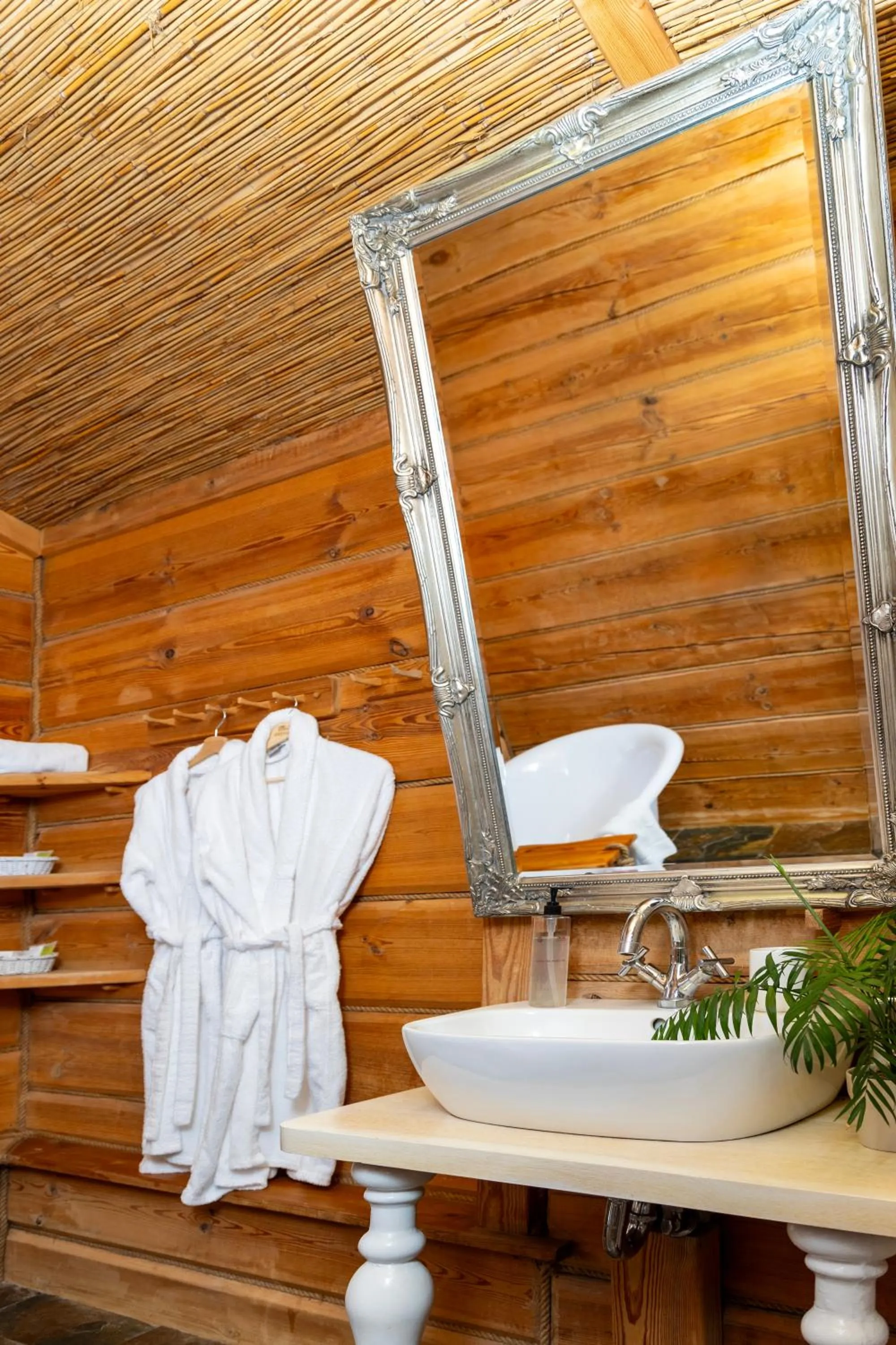 Bathroom in Hotel Głęboczek Vine Resort& Spa