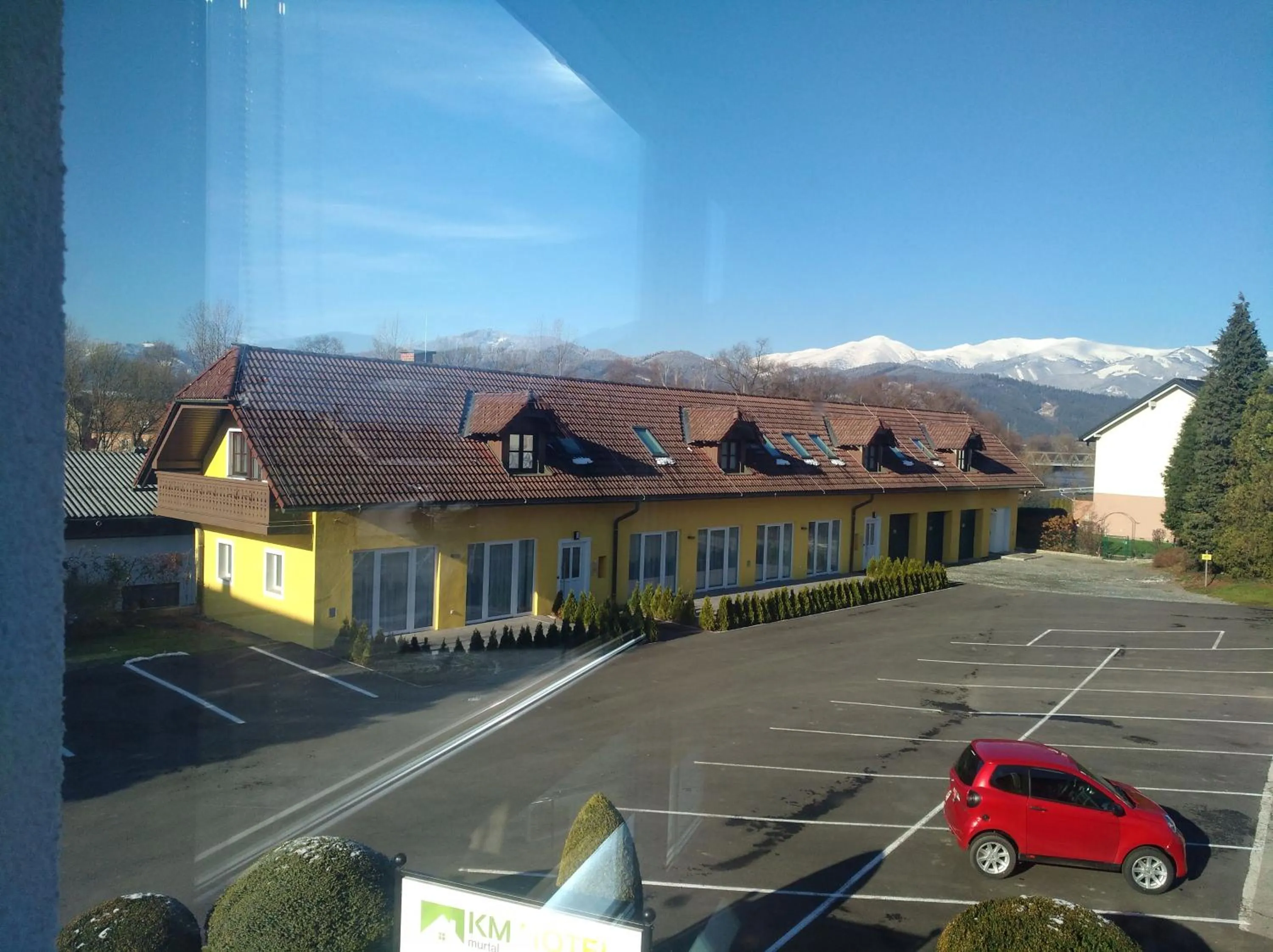 Three-Bedroom Apartment in KM Hotel Murtal