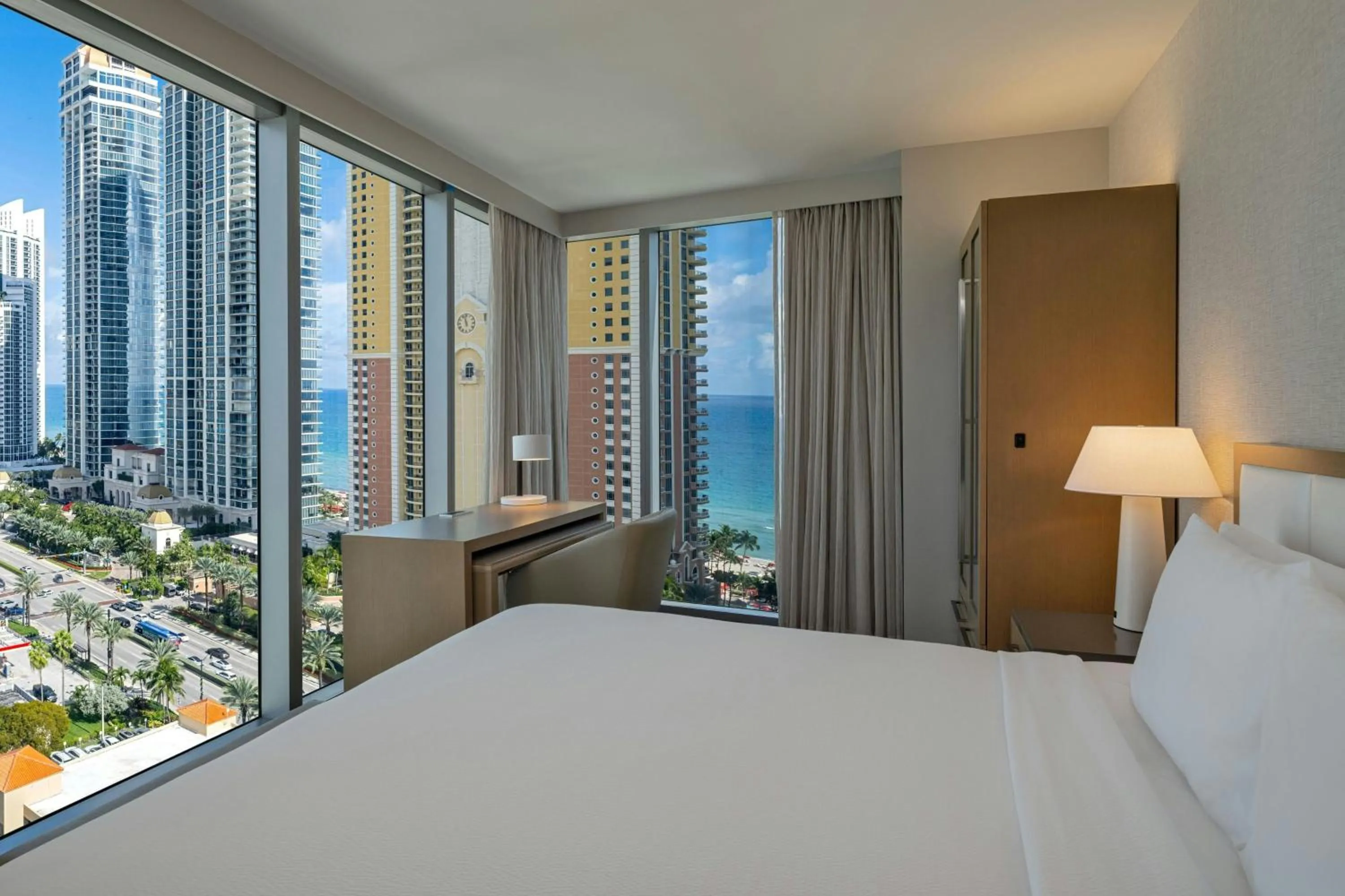 Bedroom, Bed in Residence Inn Miami Sunny Isles Beach