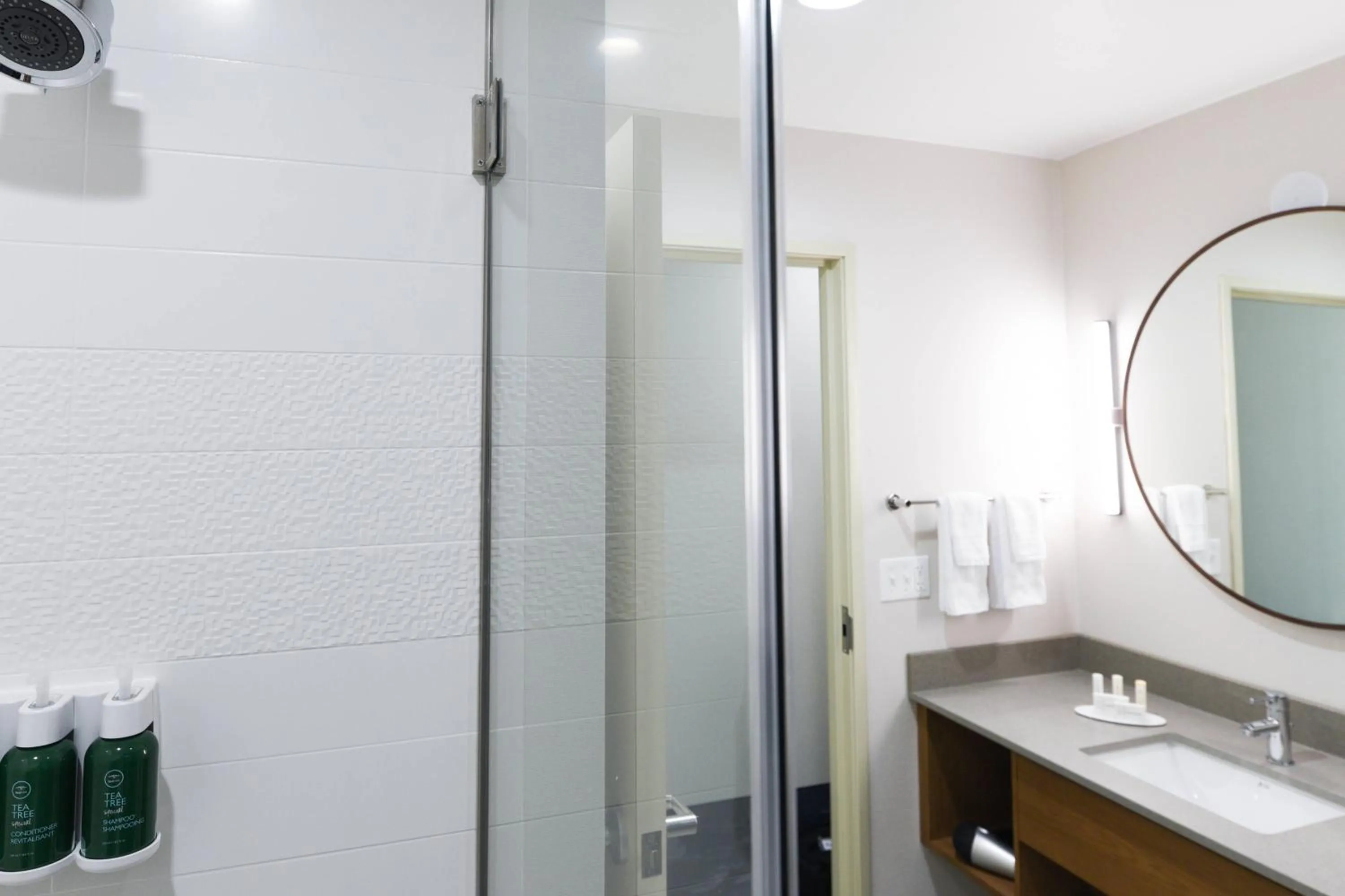 Bathroom in Fairfield Inn & Suites Ontario Rancho Cucamonga