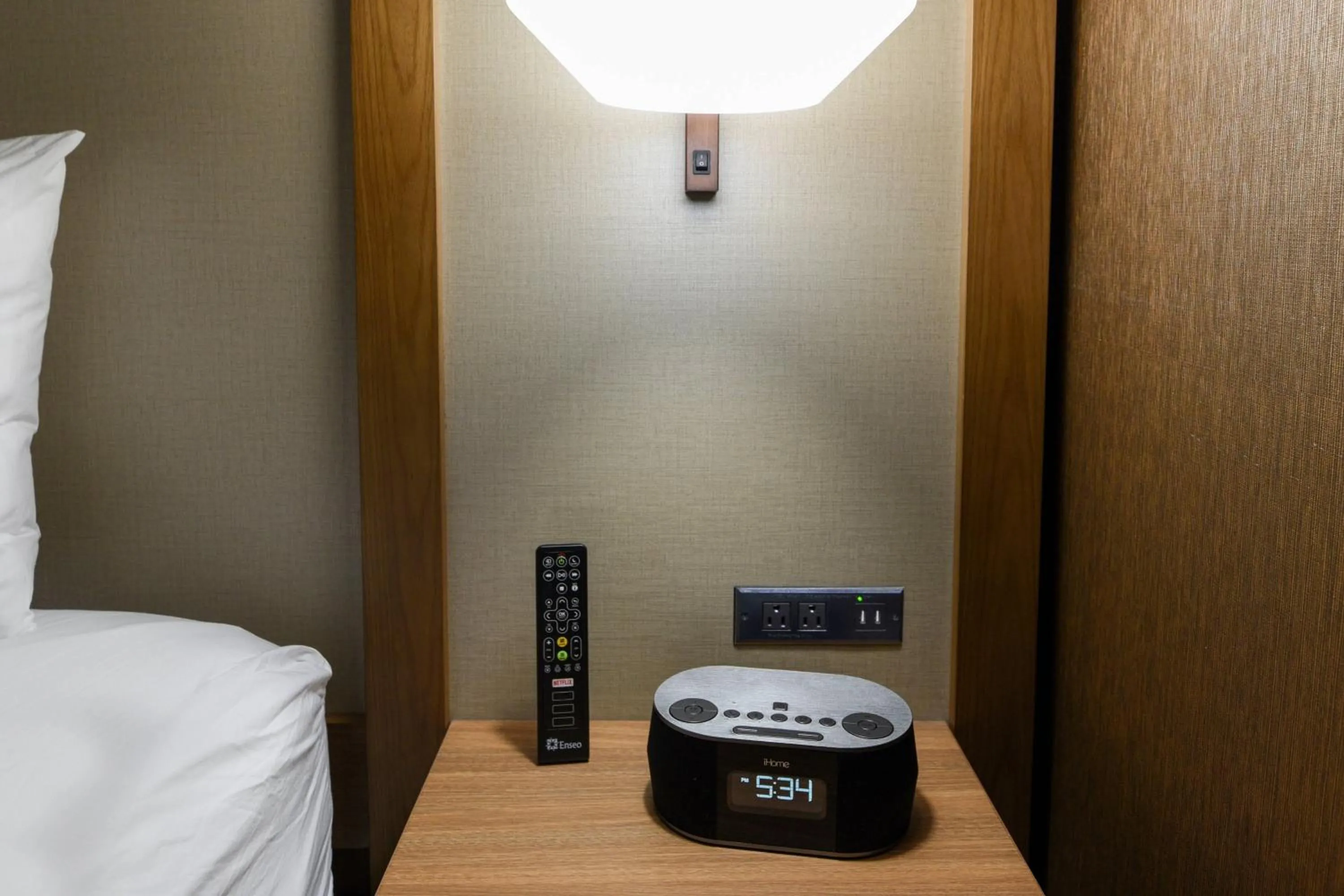 Photo of the whole room, Bed in Fairfield Inn & Suites Ontario Rancho Cucamonga