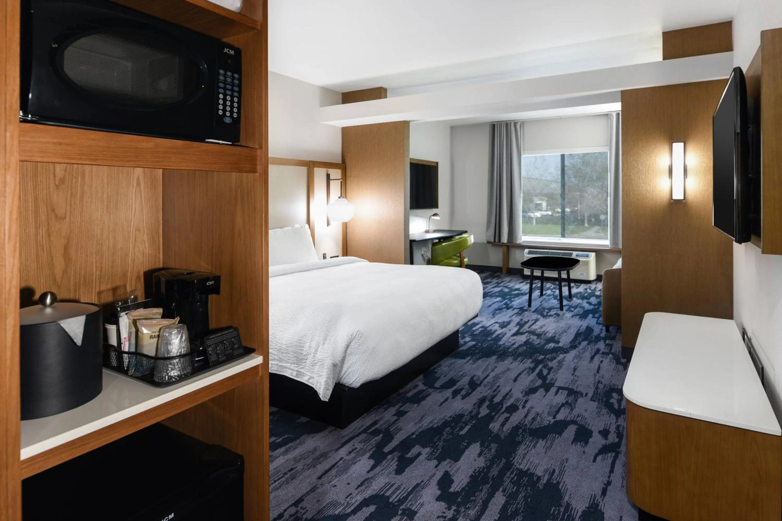 Photo of the whole room, Bed in Fairfield Inn & Suites Ontario Rancho Cucamonga