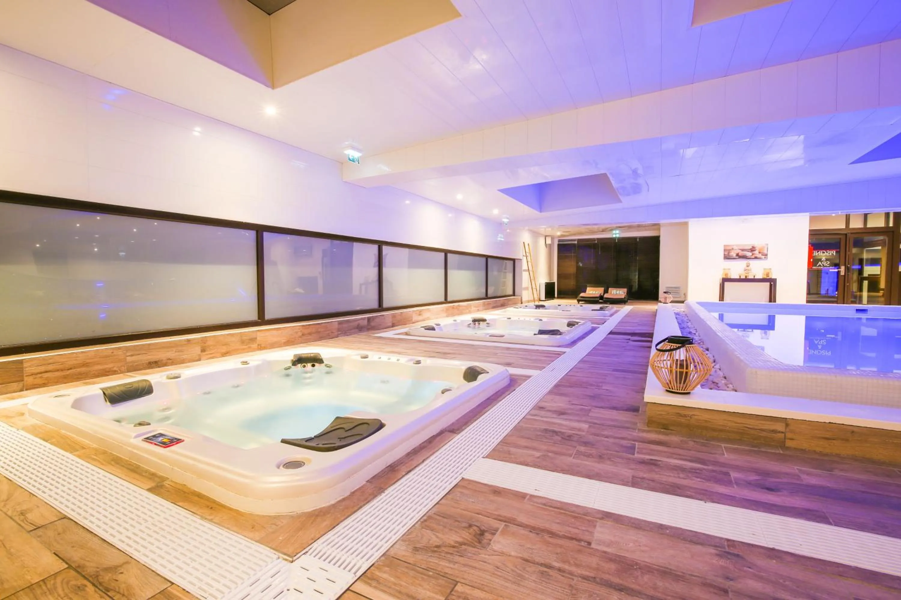Hot Tub in Zenia Hotel & Spa
