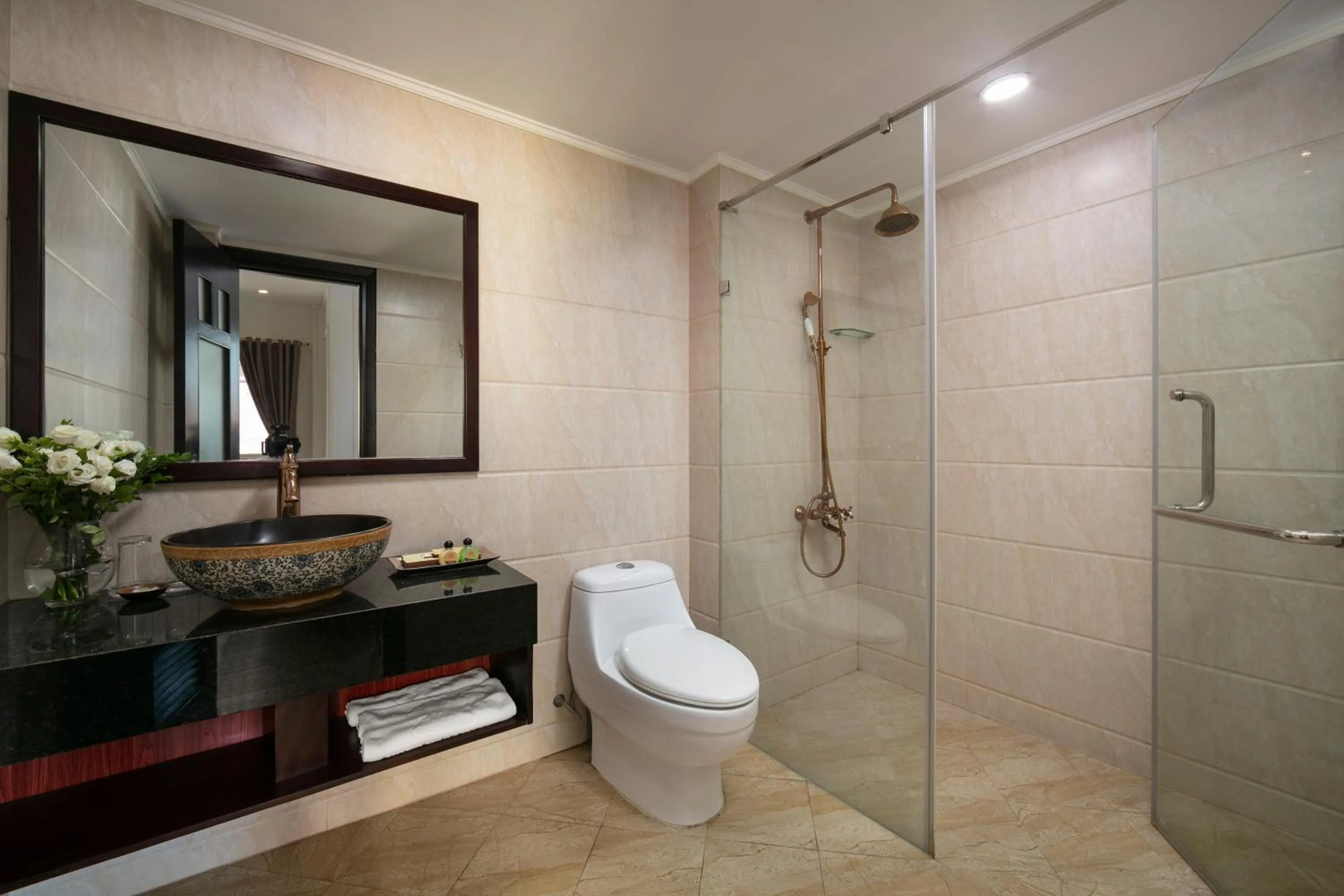 Shower in Hong Ngoc Cochinchine Boutique Hotel & Spa