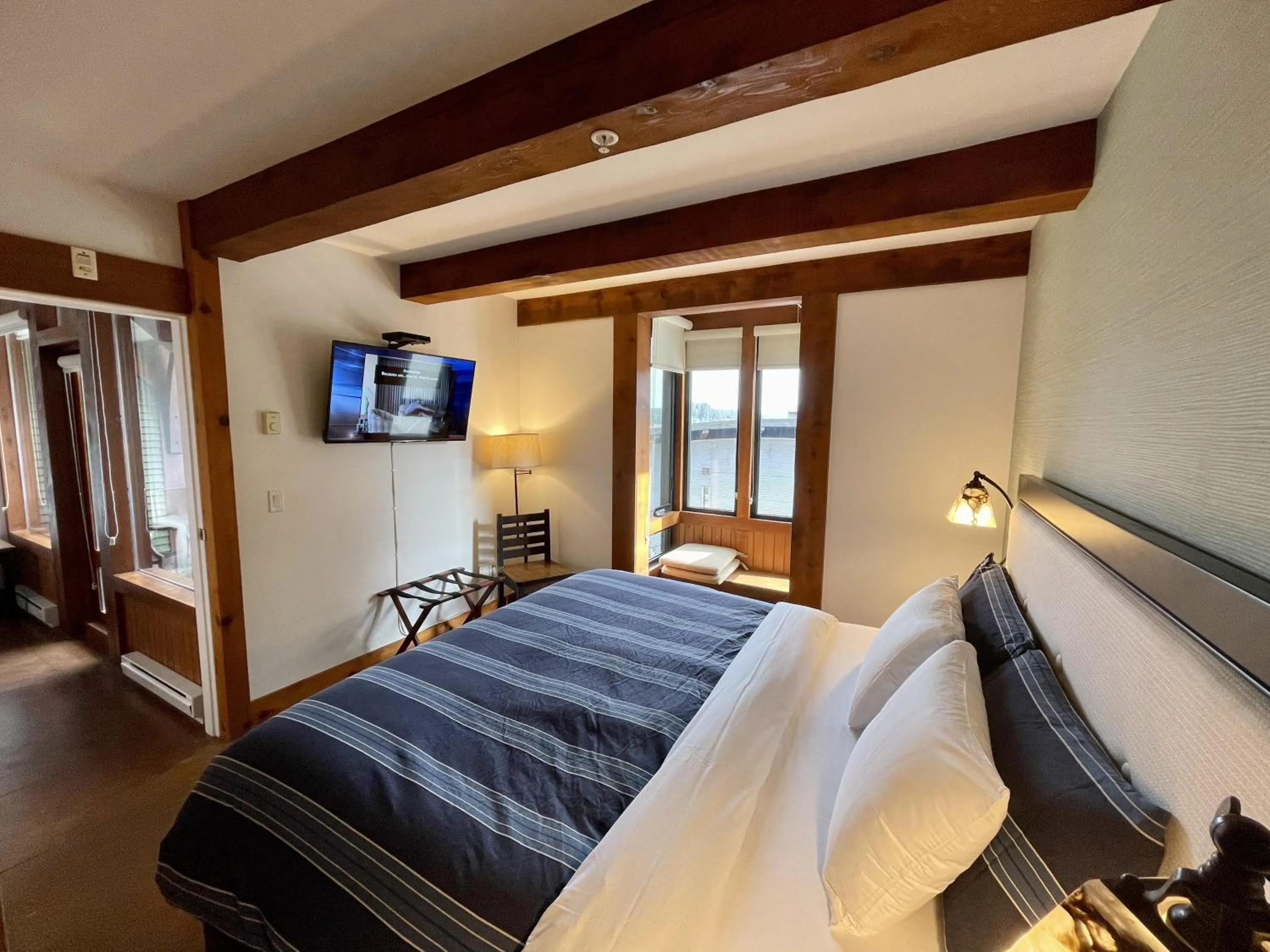 Property building, Bed in Great Condo In Excellent Location - Waterfront Building - Seaside