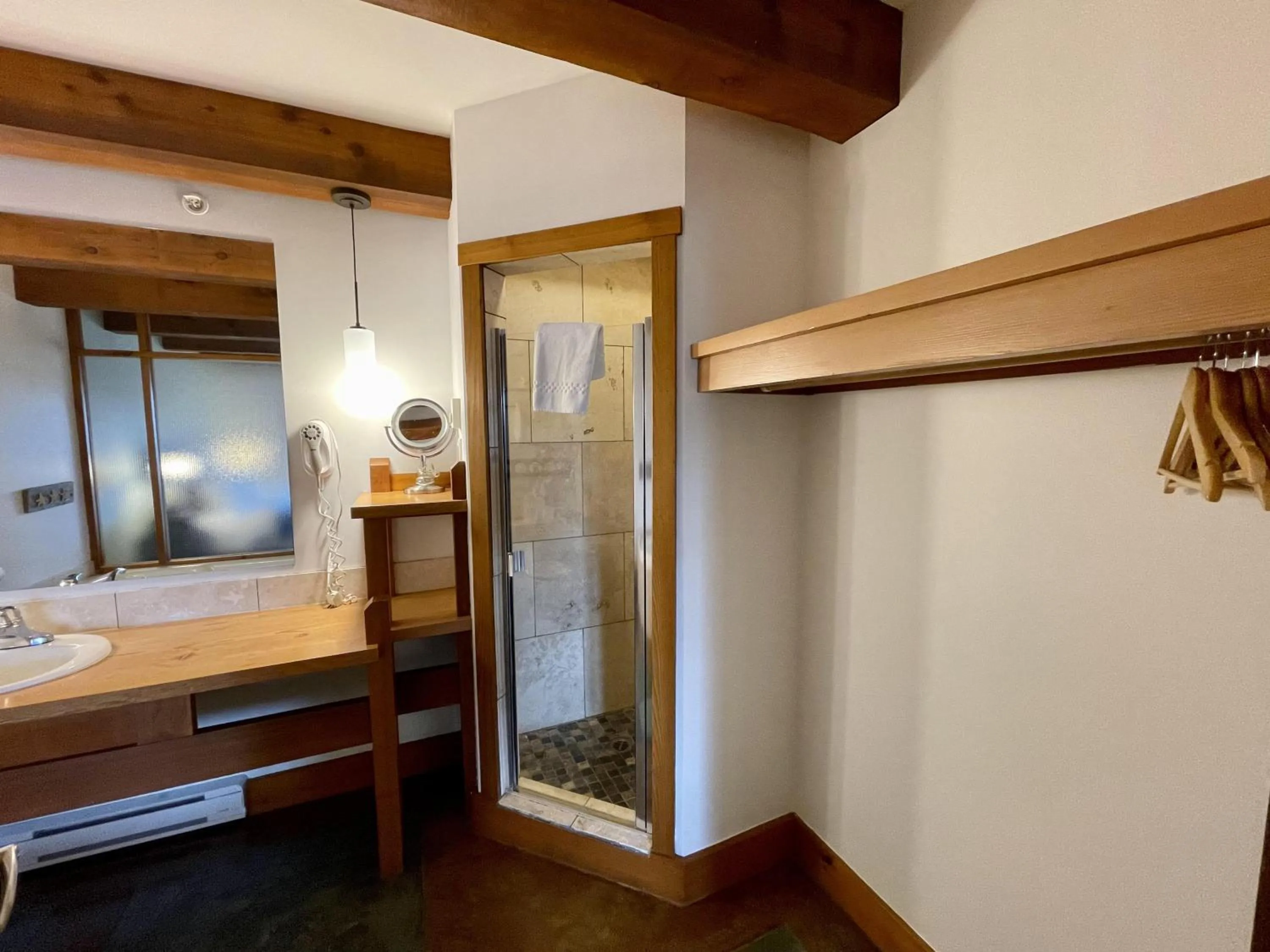 Property building, Bed in Great Condo In Excellent Location - Waterfront Building - Seaside