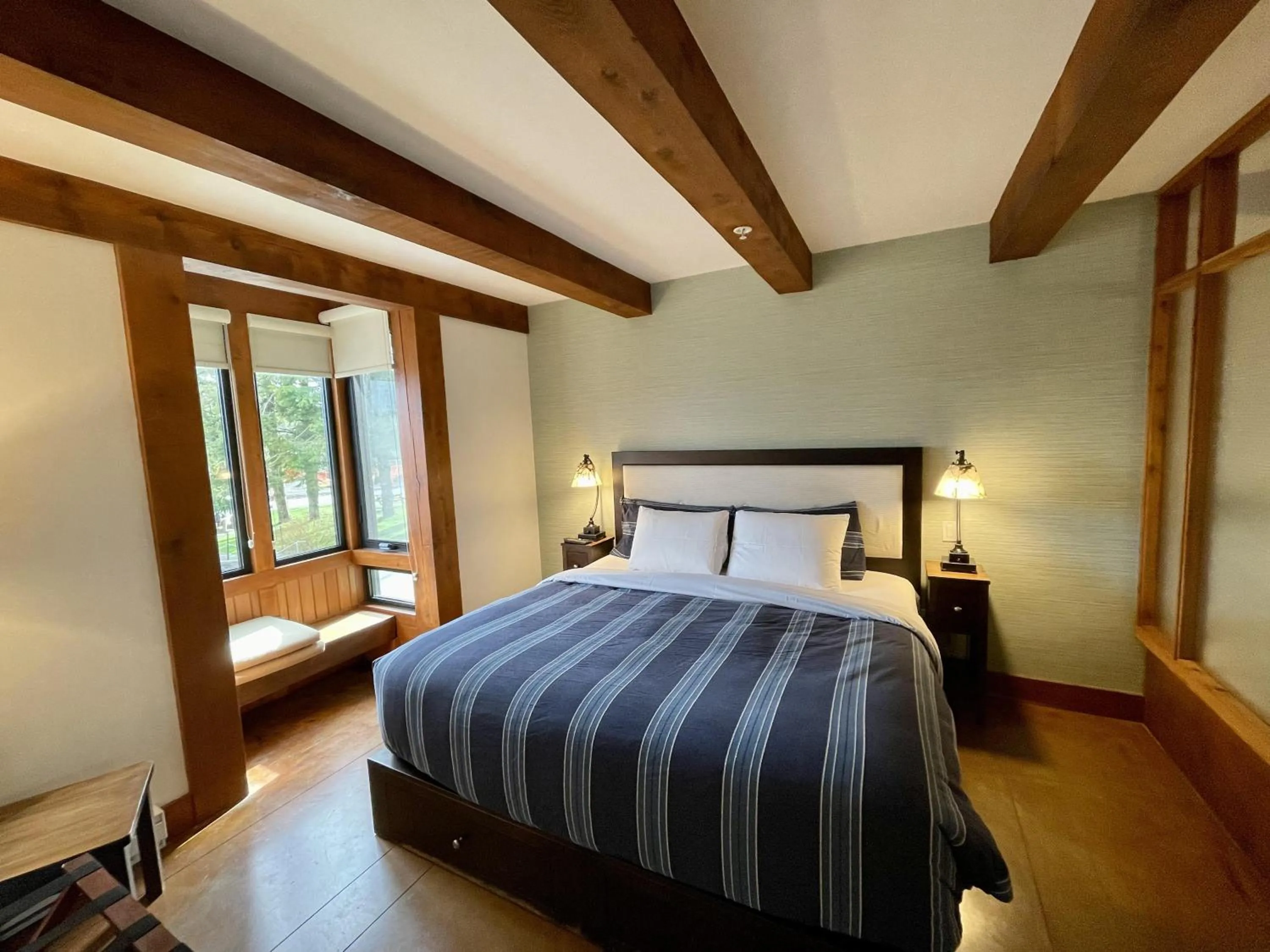 Property building, Bed in Great Condo In Excellent Location - Waterfront Building - Seaside