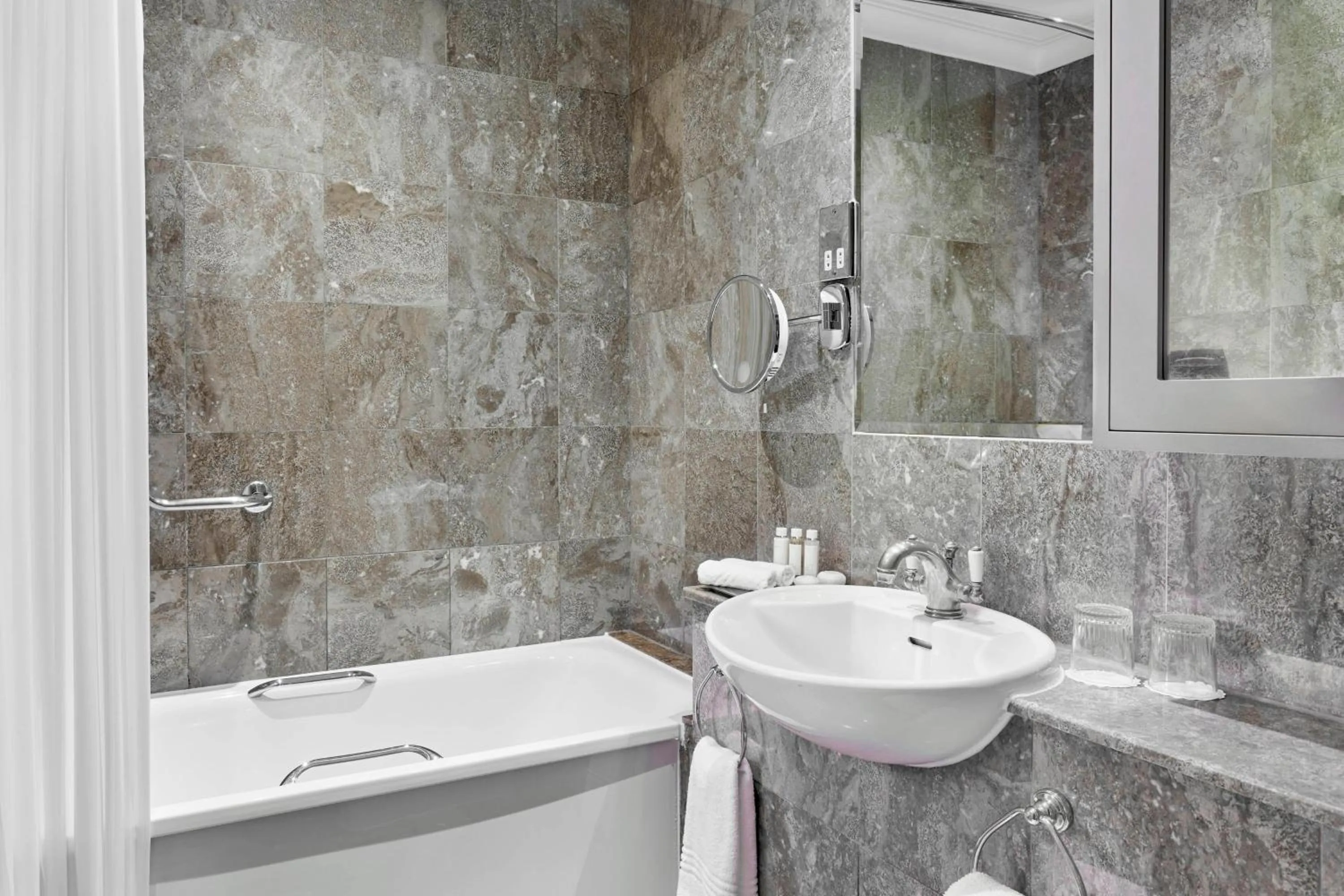 Bathroom in Grand Residences by Marriott - Mayfair-London
