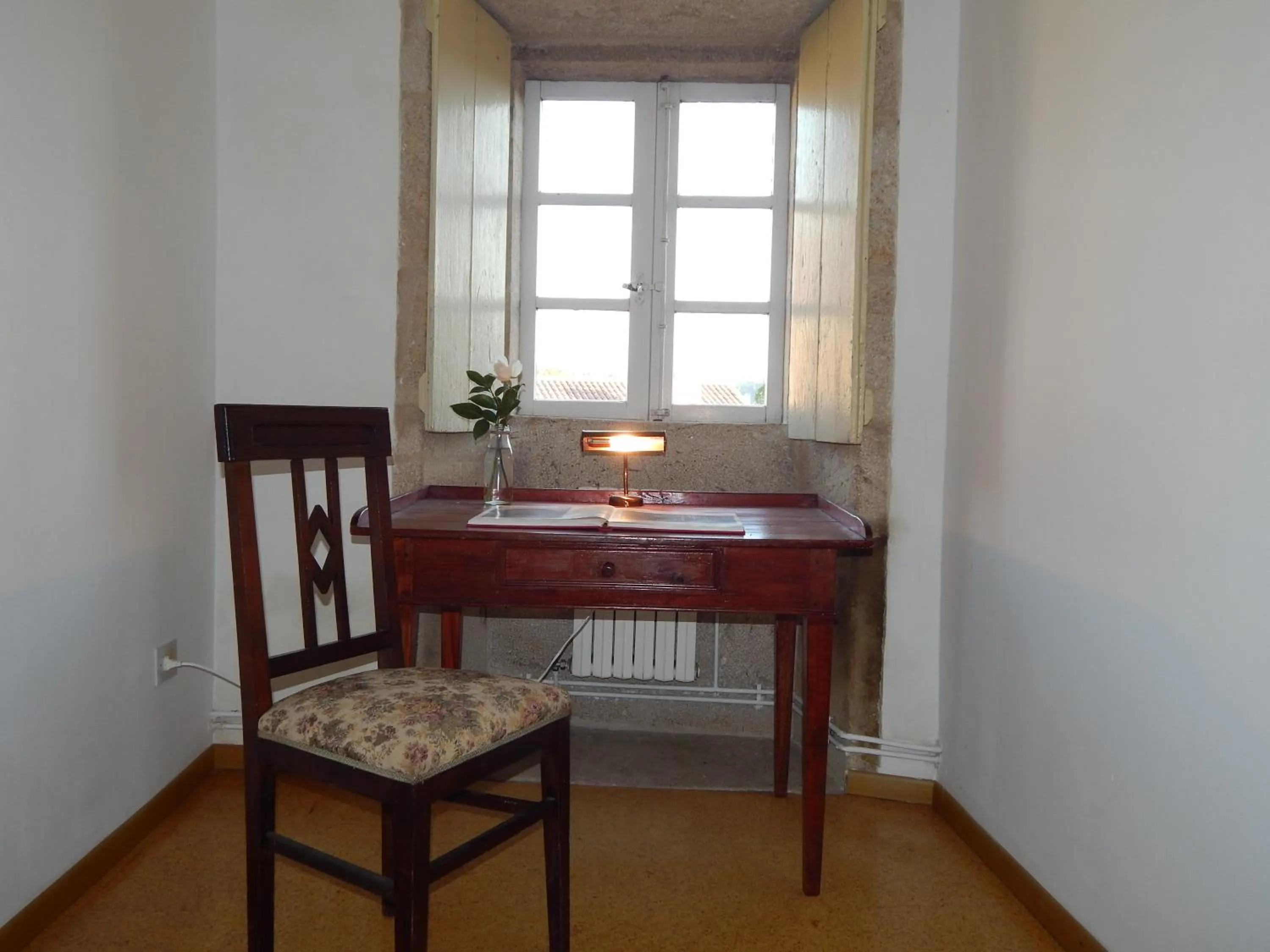 Library in Pensión - Albergue de Logrosa