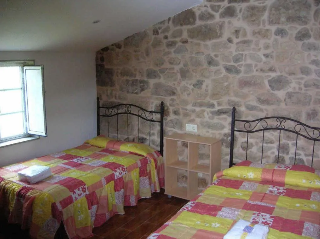 Photo of the whole room, Bed in Pensión - Albergue de Logrosa