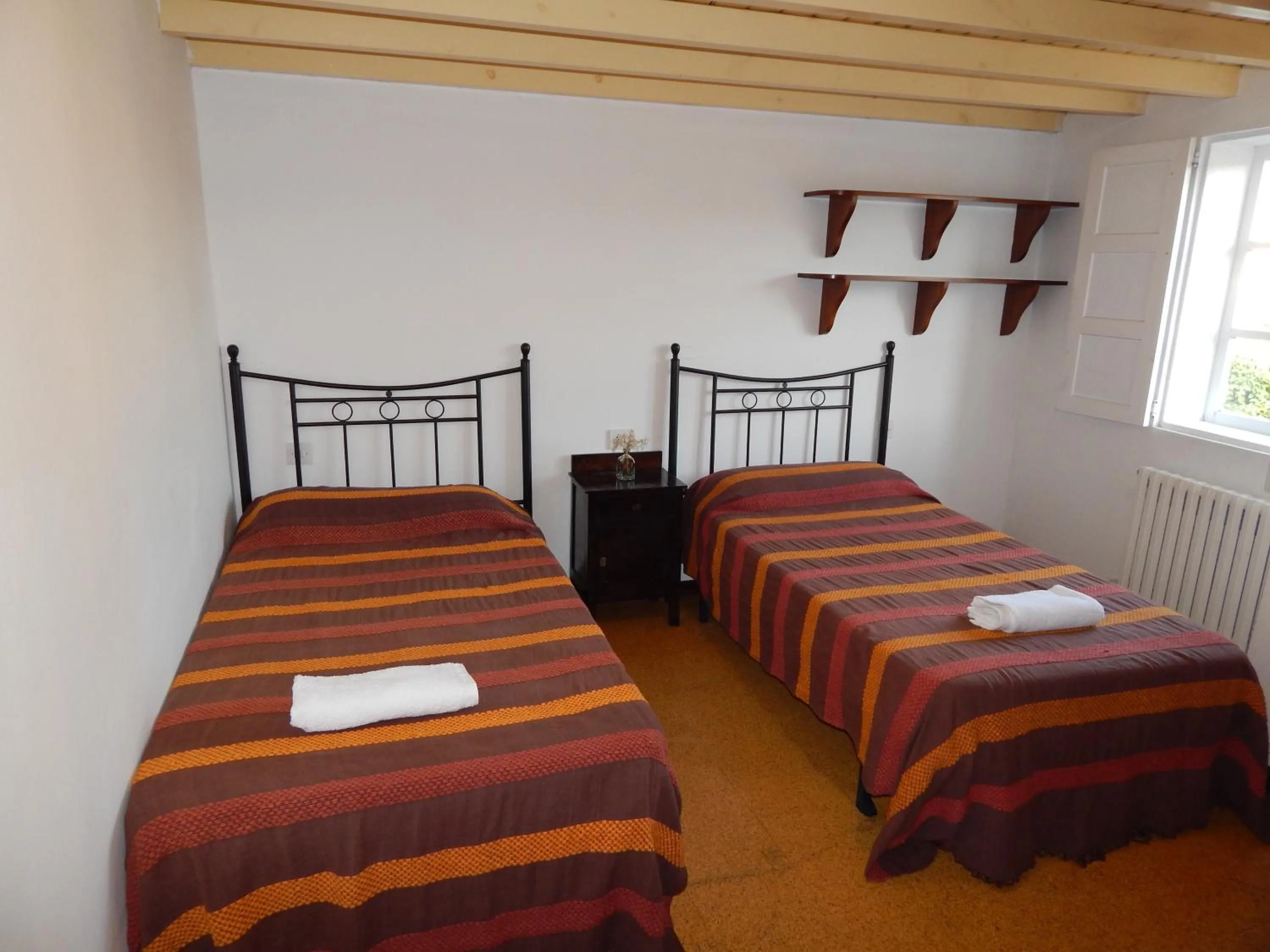 Photo of the whole room, Bed in Pensión - Albergue de Logrosa