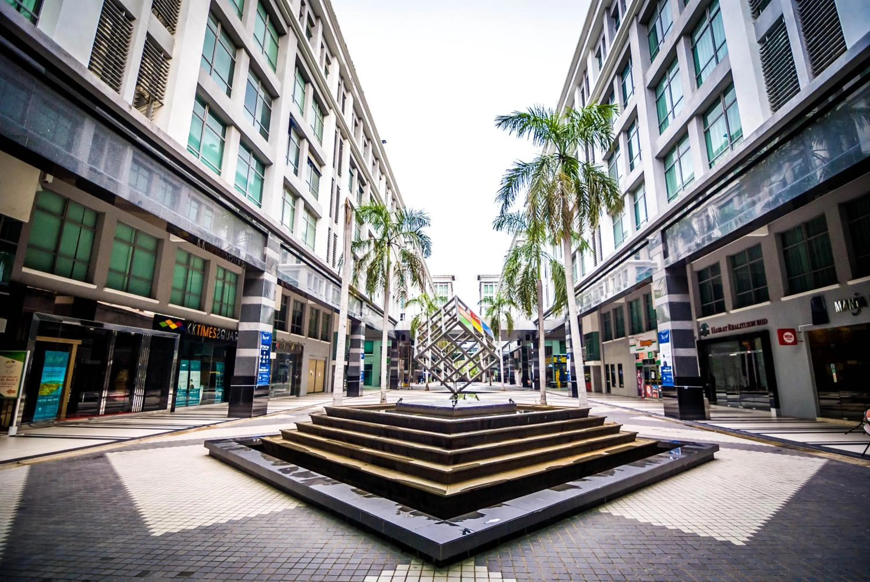 Restaurant/places to eat in KK Times Square Hotel