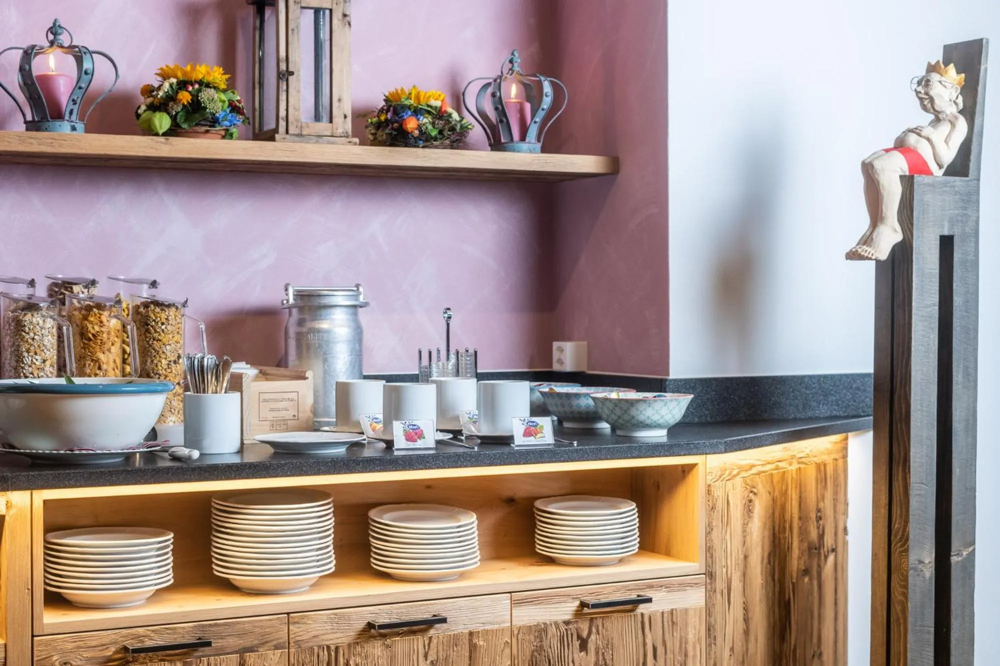 Buffet breakfast in Hotel La Cruna