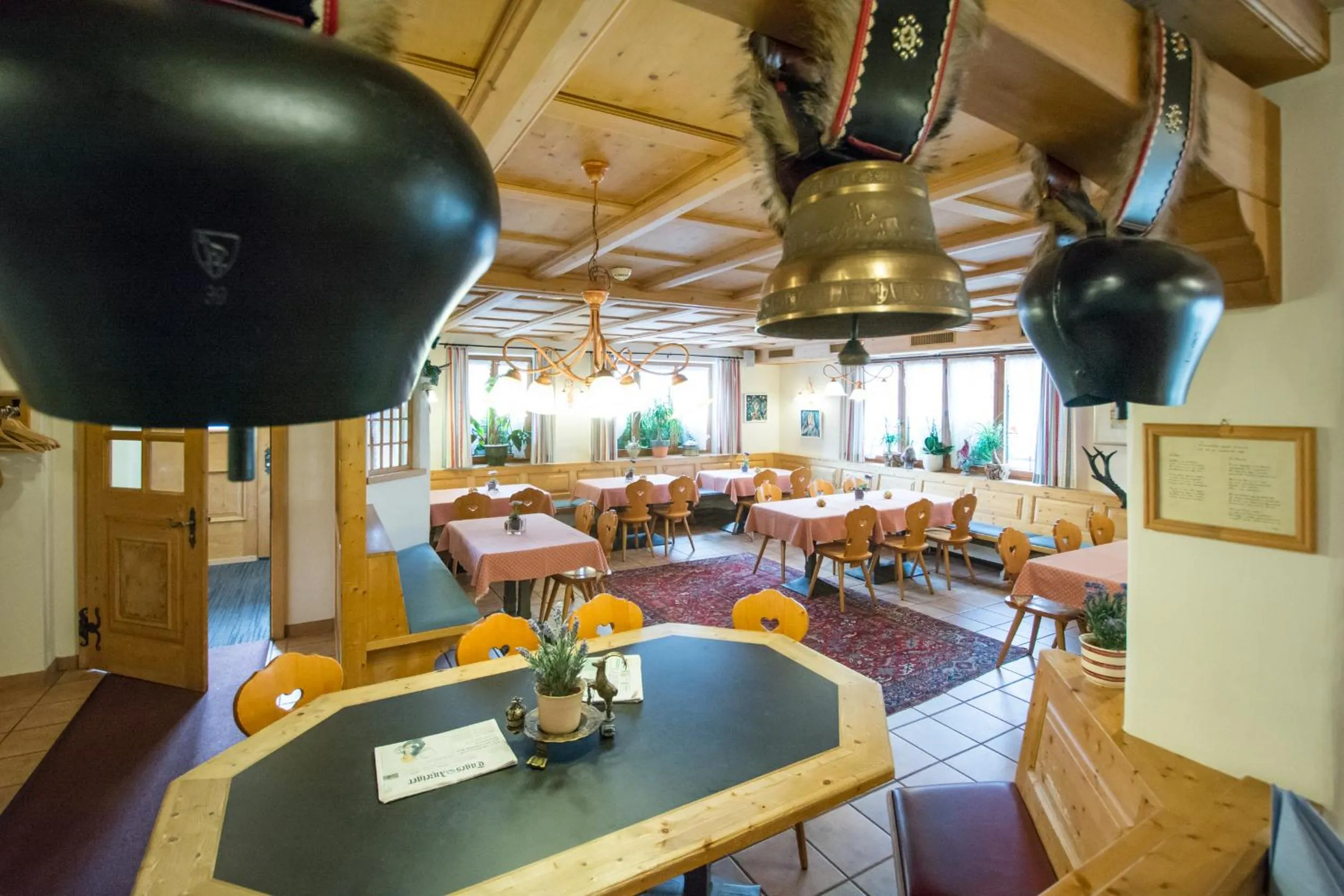 Restaurant/places to eat in Hotel La Cruna