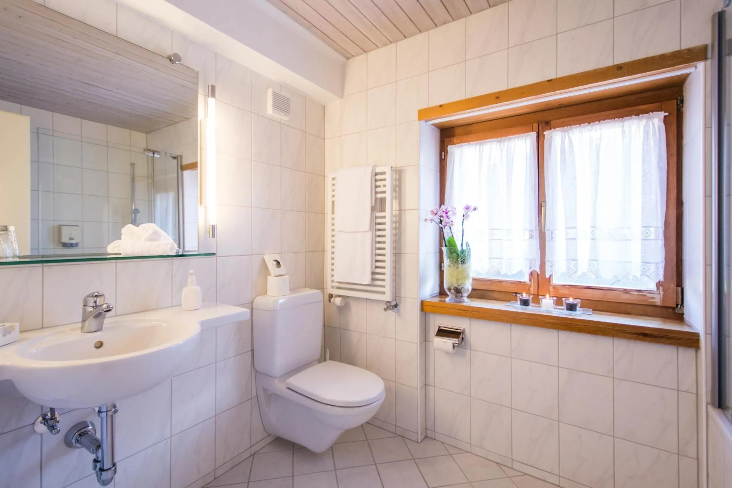 Bathroom in Hotel La Cruna