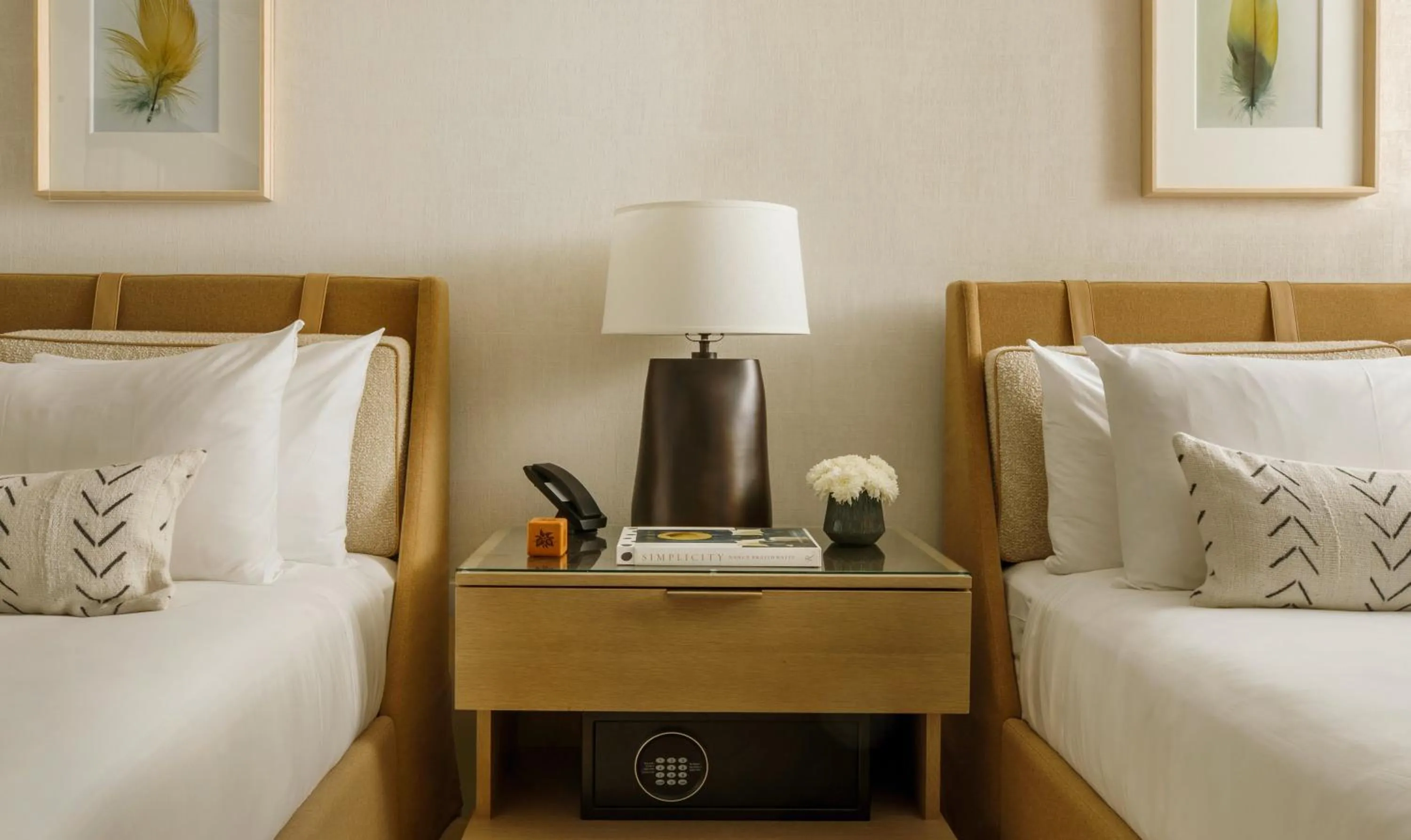 Bed in MacArthur Place Inn & Spa