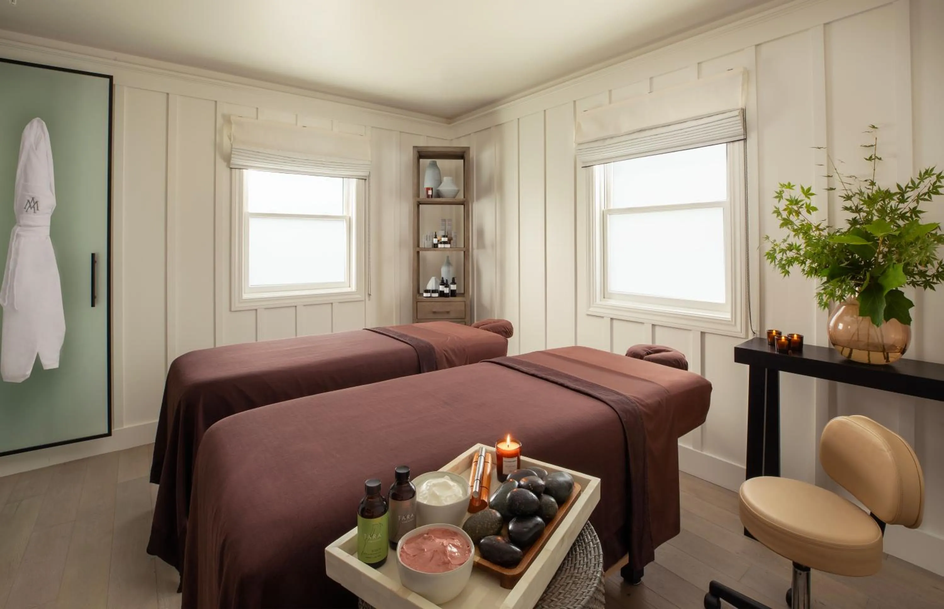 Bed in MacArthur Place Inn & Spa