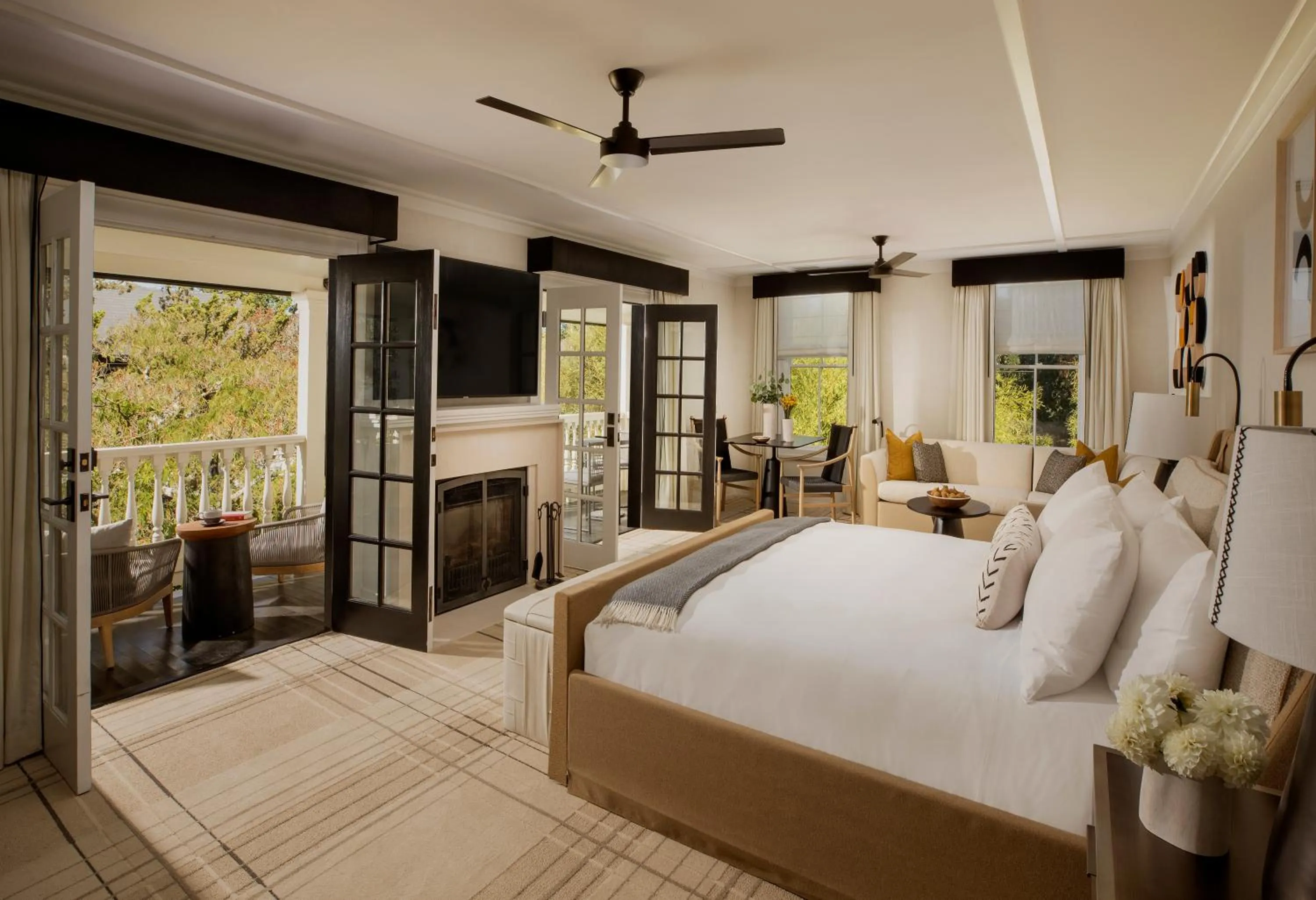 Bed in MacArthur Place Inn & Spa