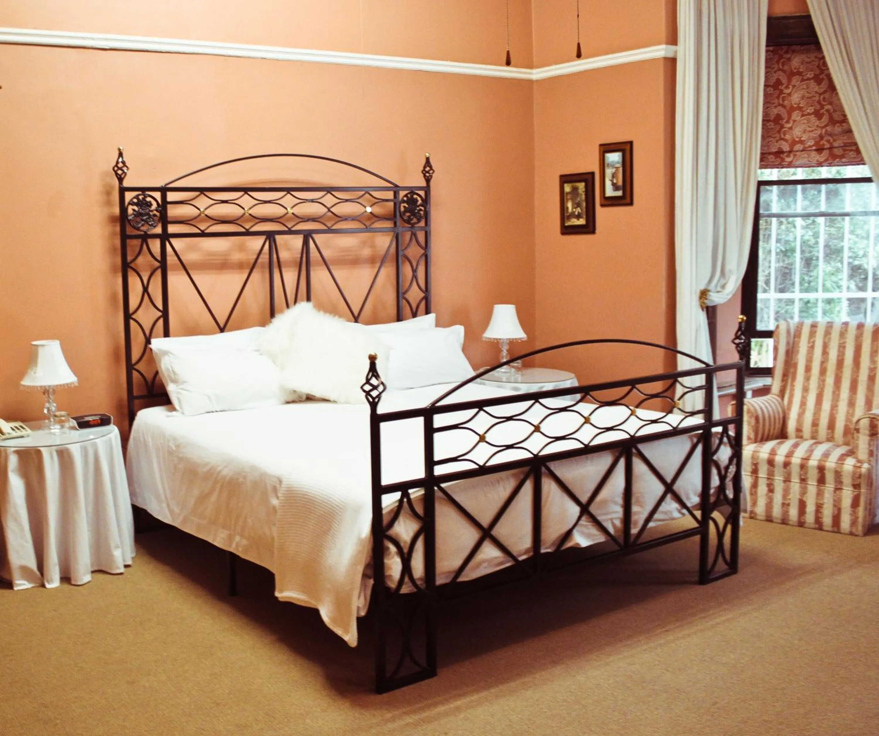 Photo of the whole room, Bed in Mountain Manor Guest House & Executive Suites