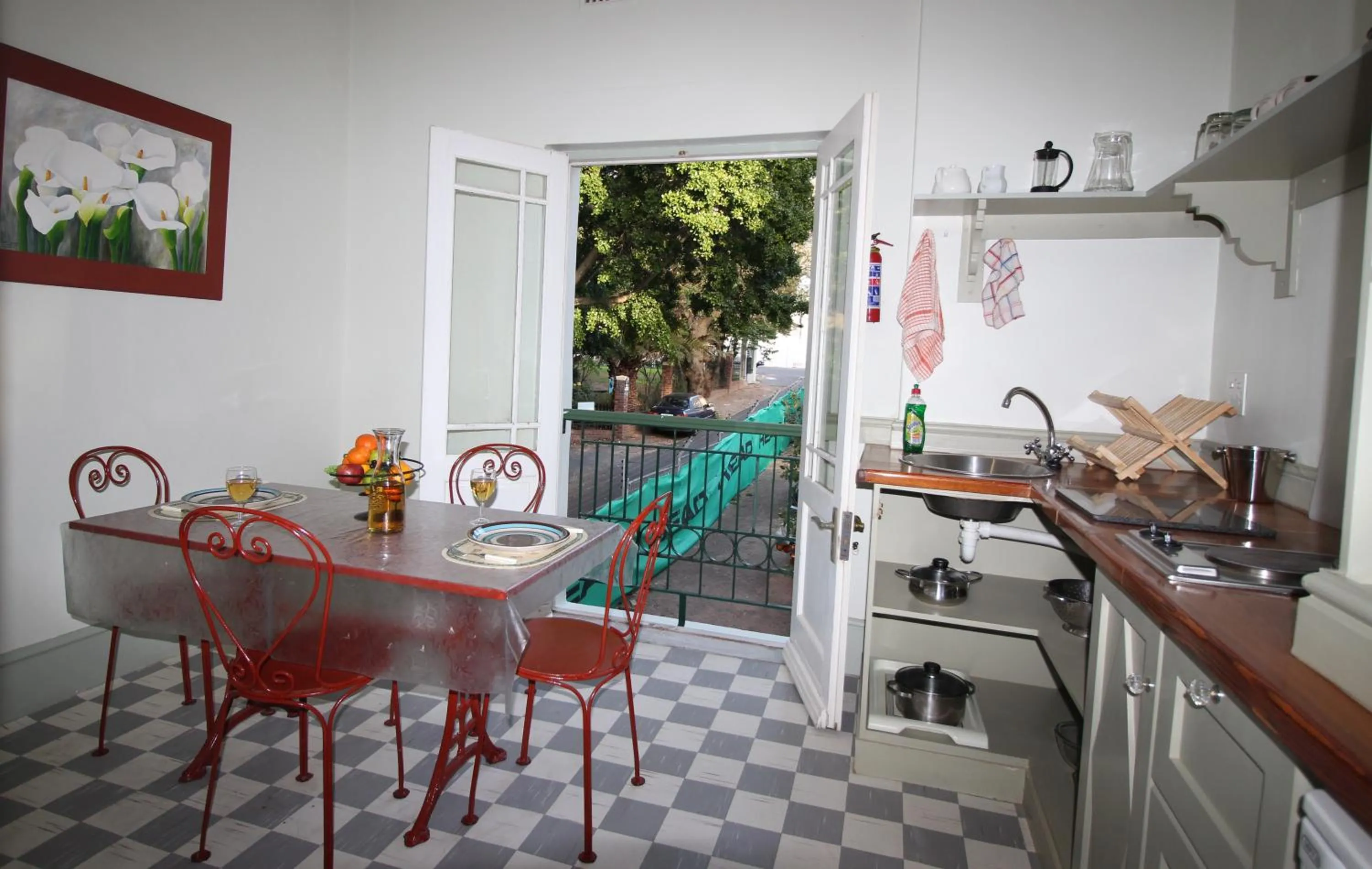 Kitchen or kitchenette in Mountain Manor Guest House & Executive Suites