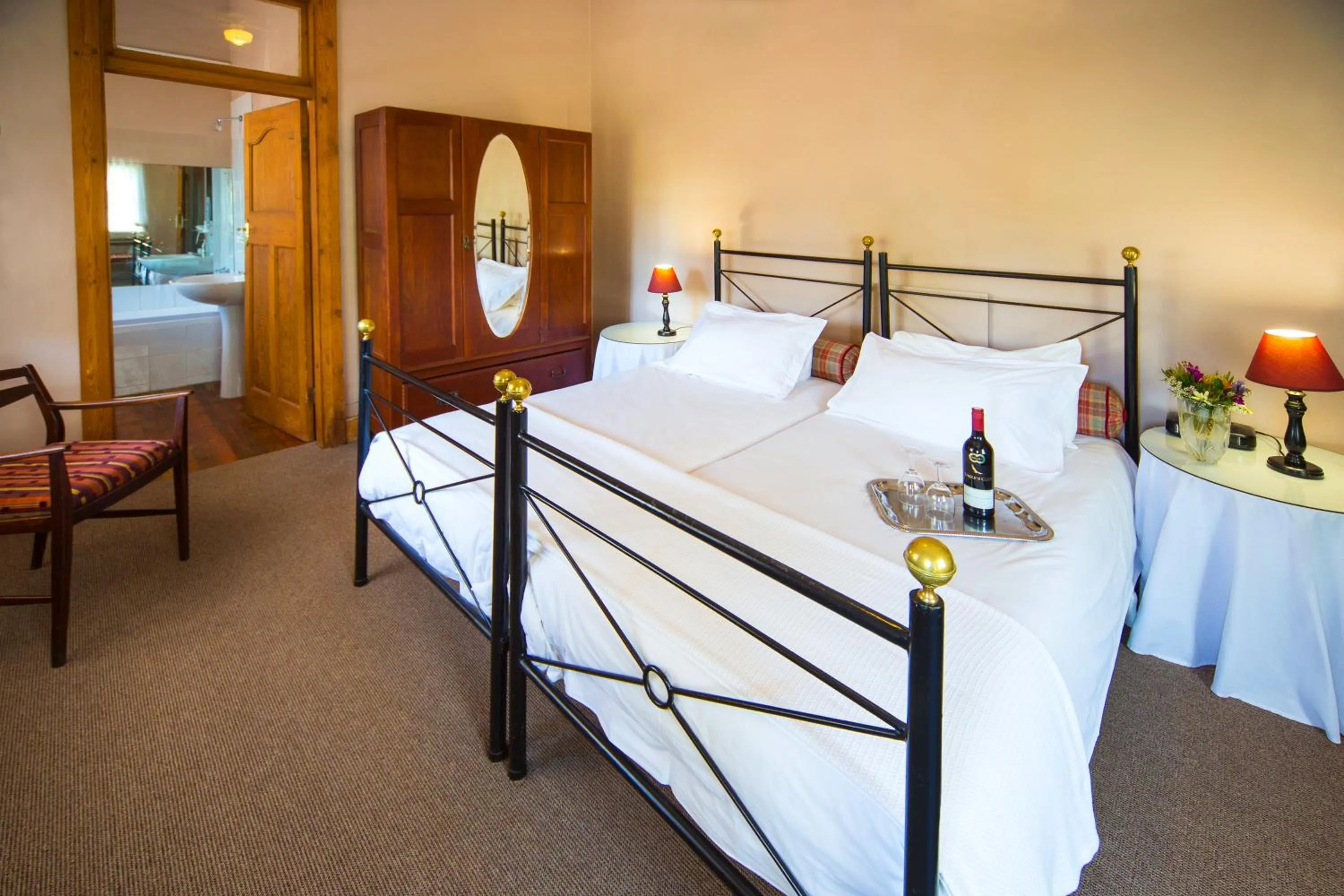 Photo of the whole room, Bed in Mountain Manor Guest House & Executive Suites