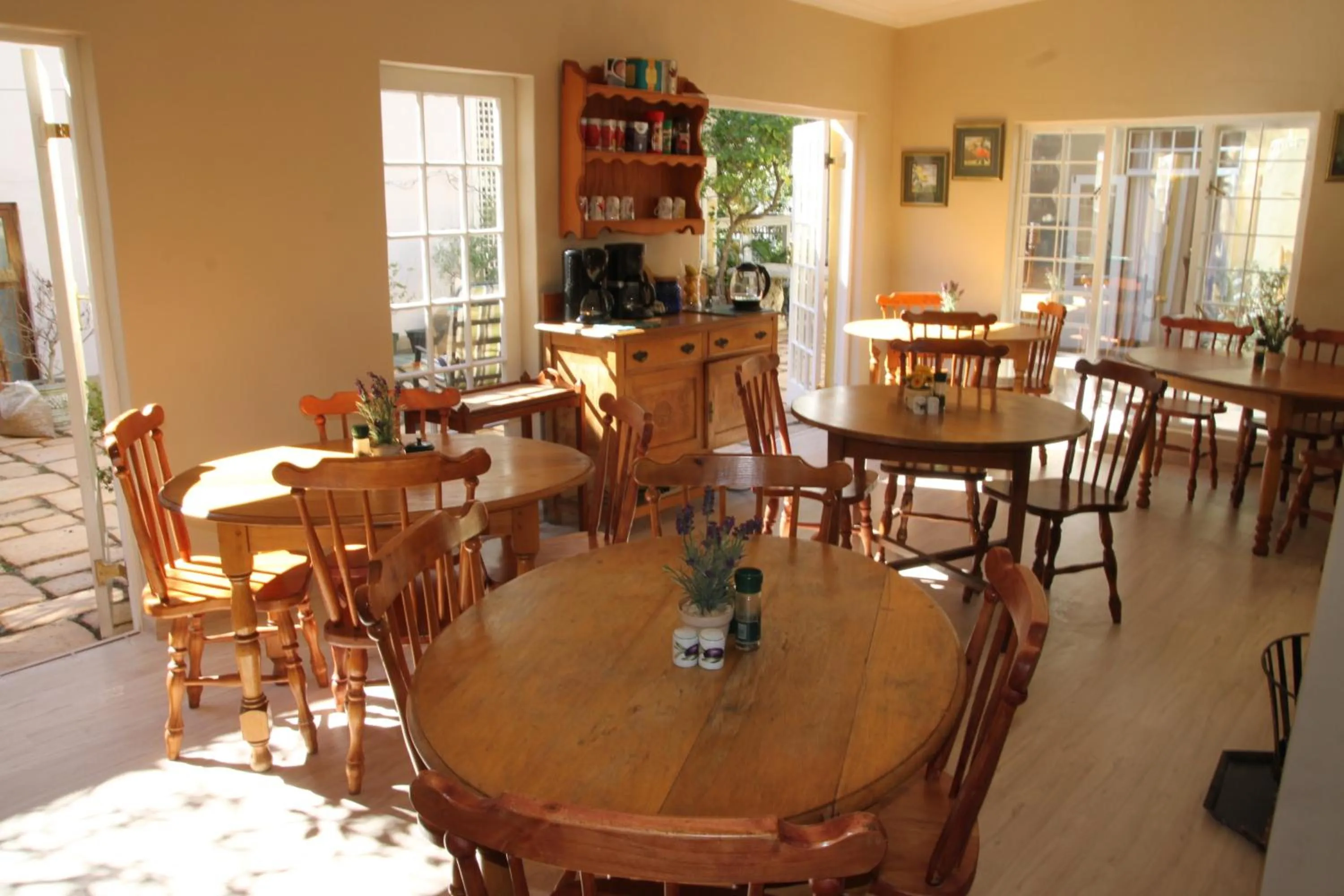 Dining area in Mountain Manor Guest House & Executive Suites