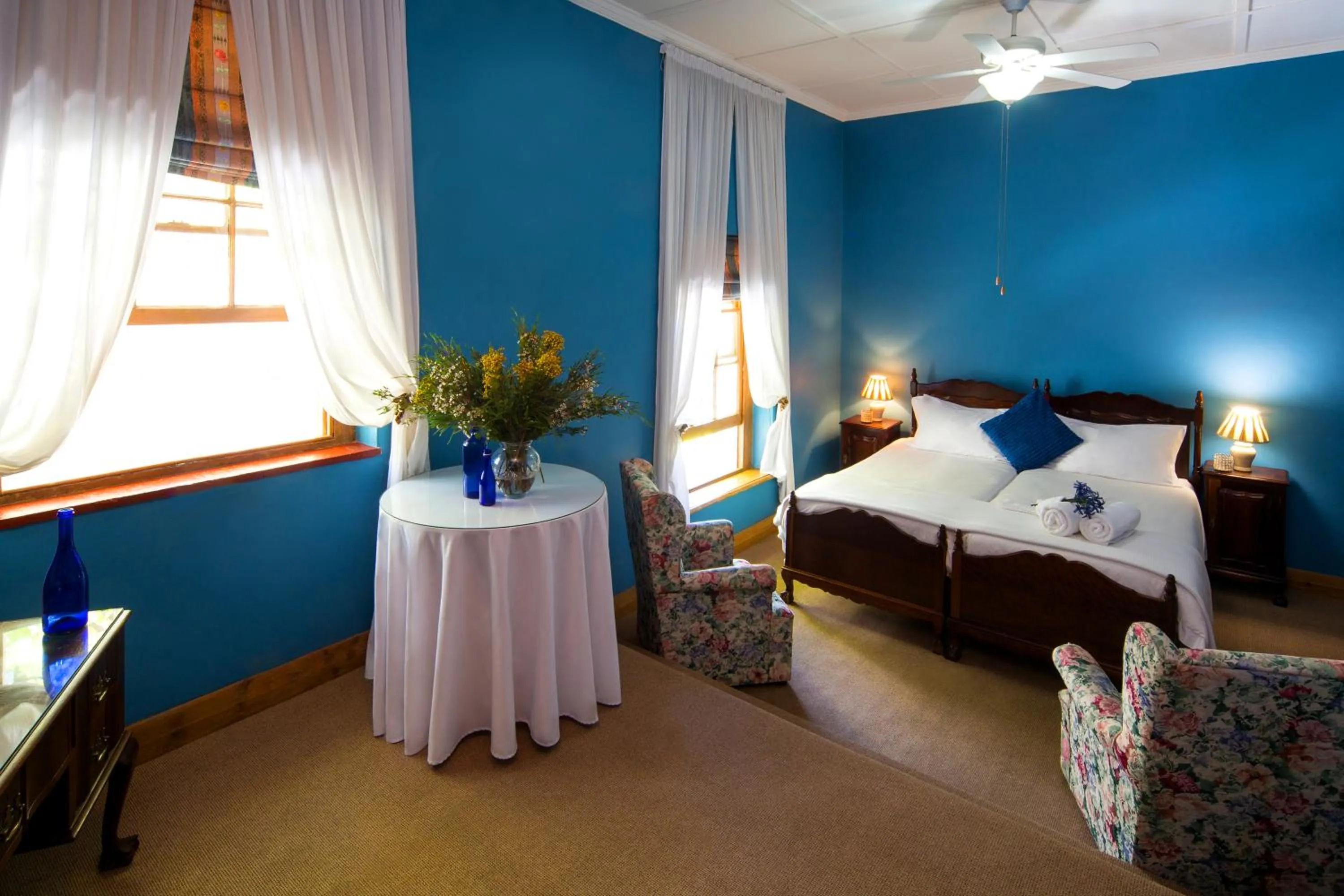 Photo of the whole room, Bed in Mountain Manor Guest House & Executive Suites