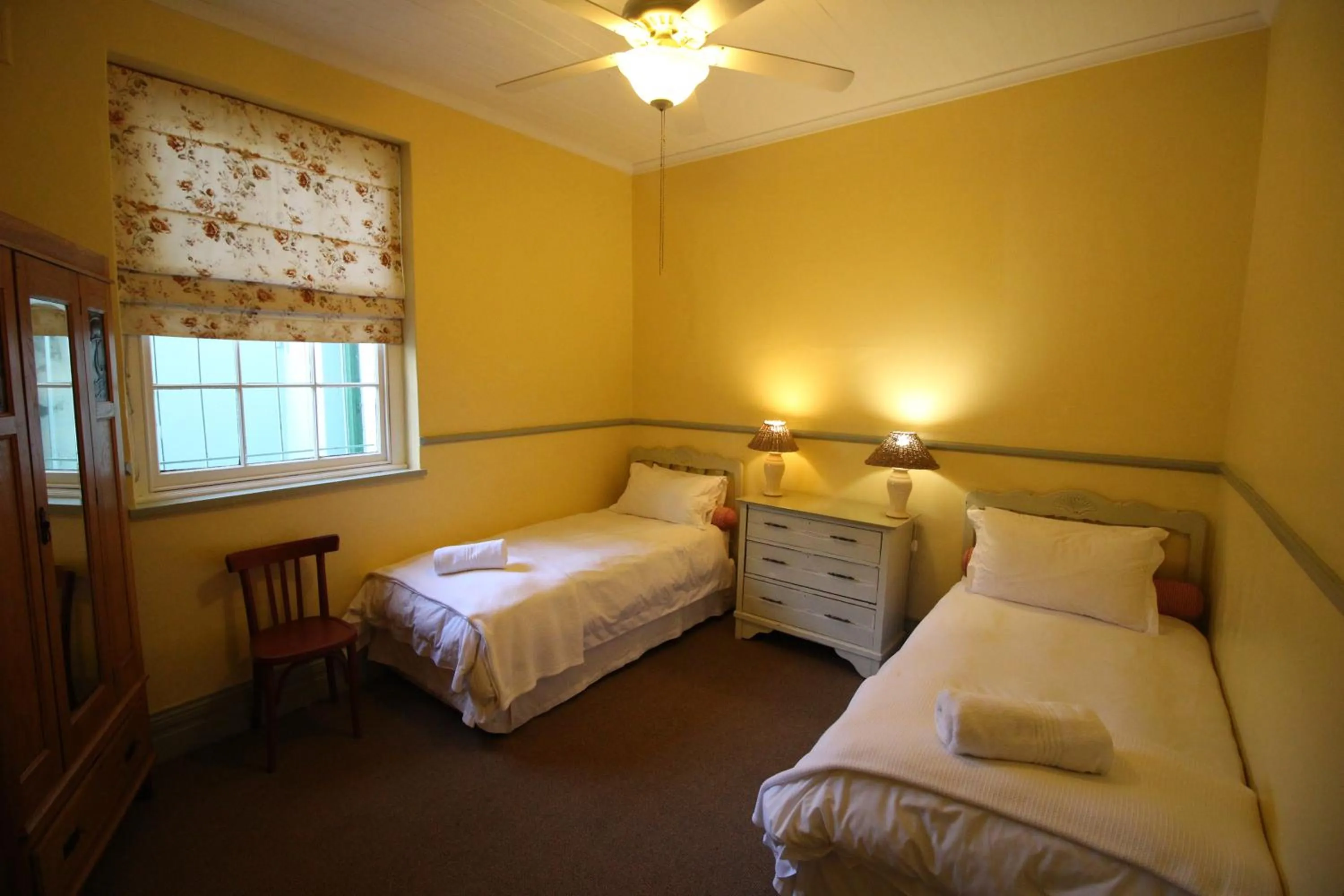 Bed in Mountain Manor Guest House & Executive Suites