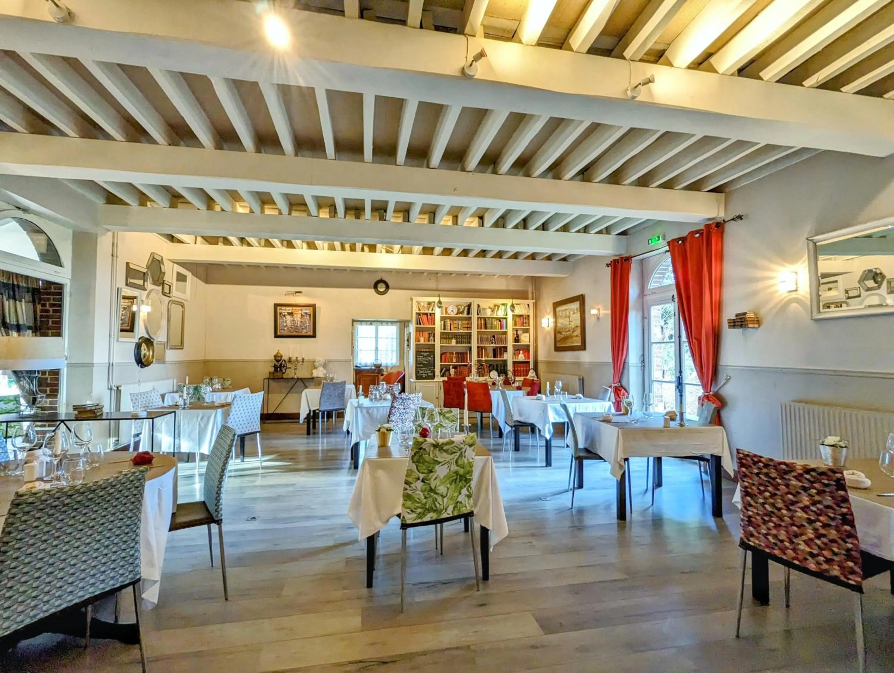 Restaurant/places to eat in Château Corneille