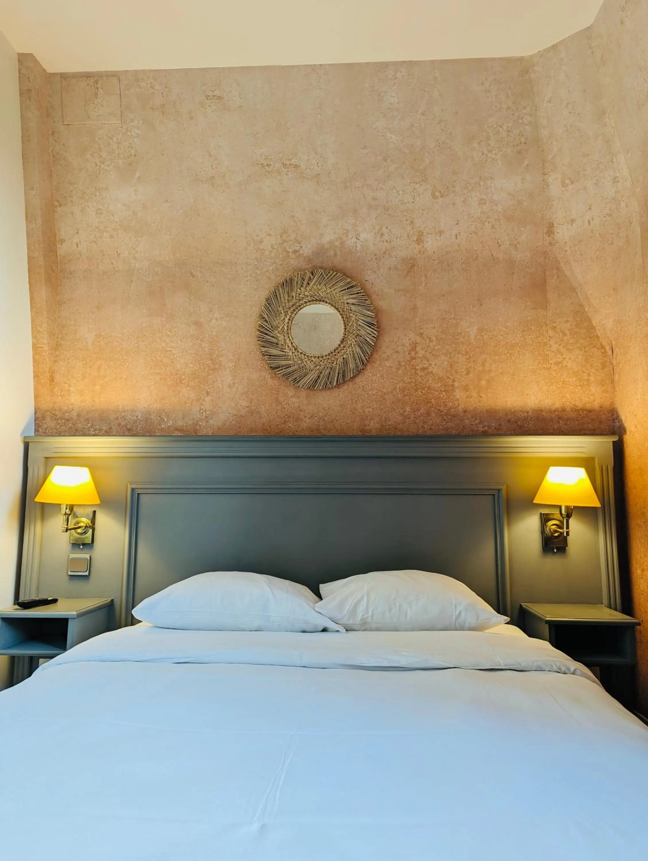 Photo of the whole room, Bed in Château Corneille