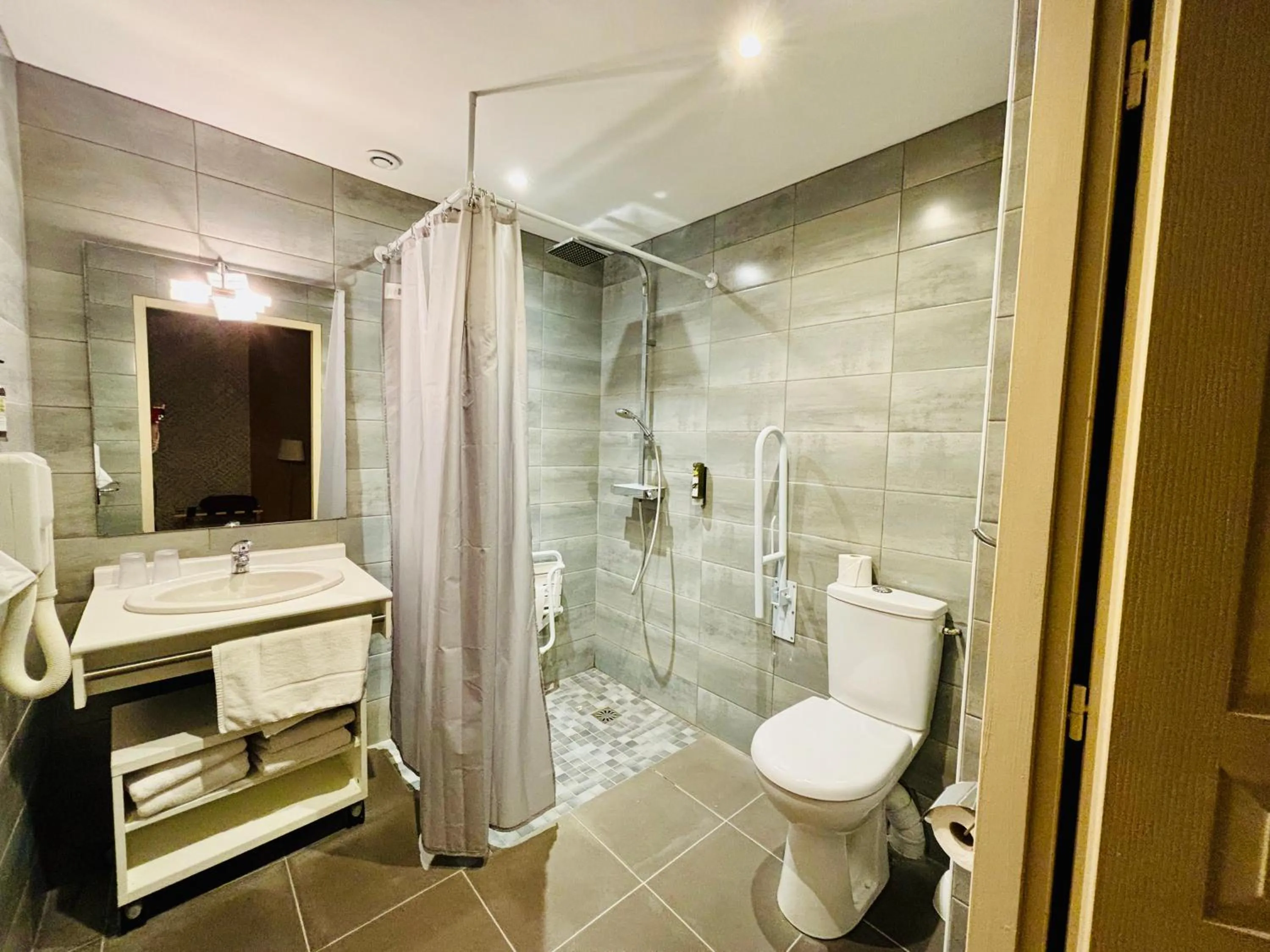 Toilet in Château Corneille