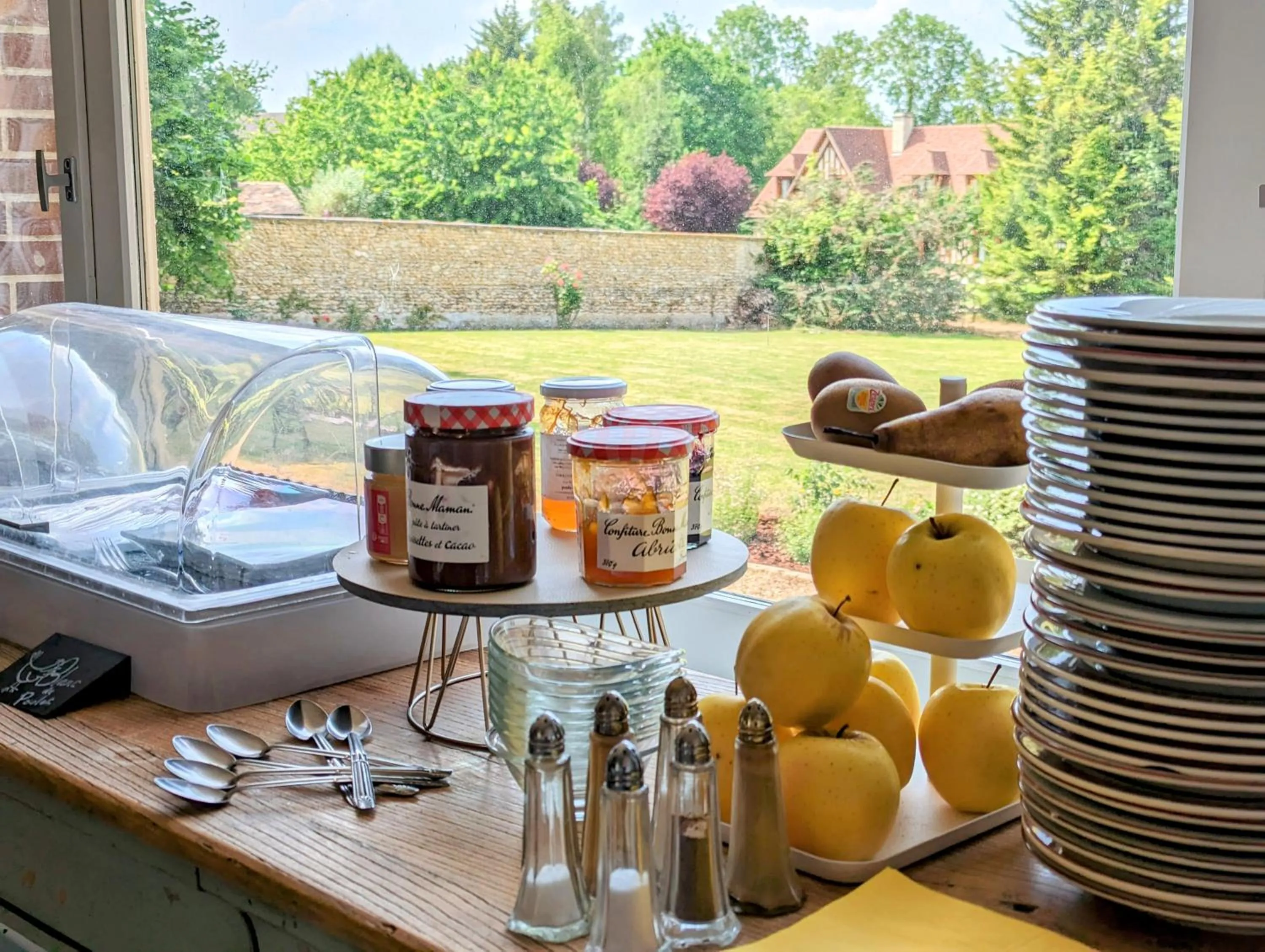 Breakfast in Château Corneille