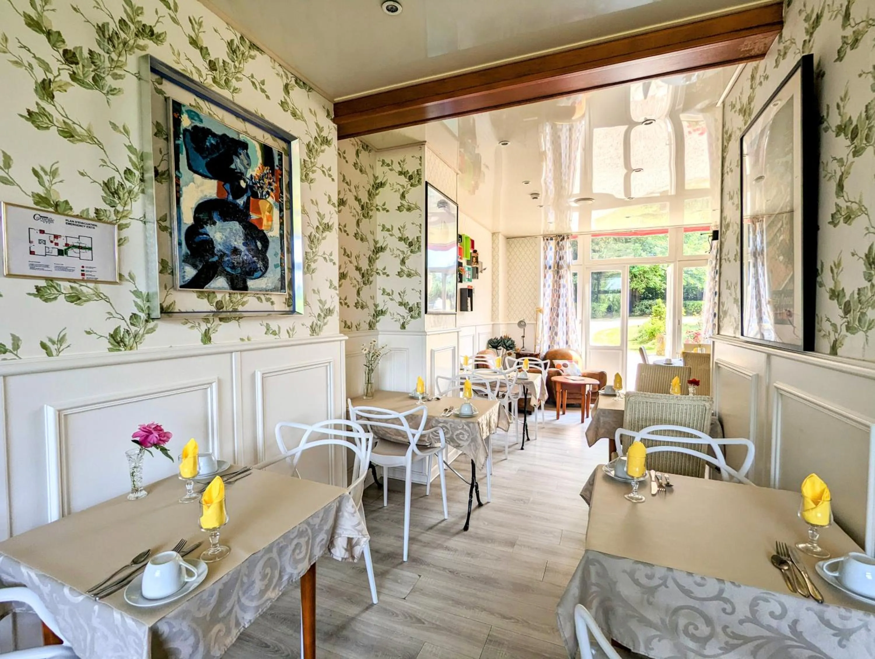 Breakfast in Château Corneille