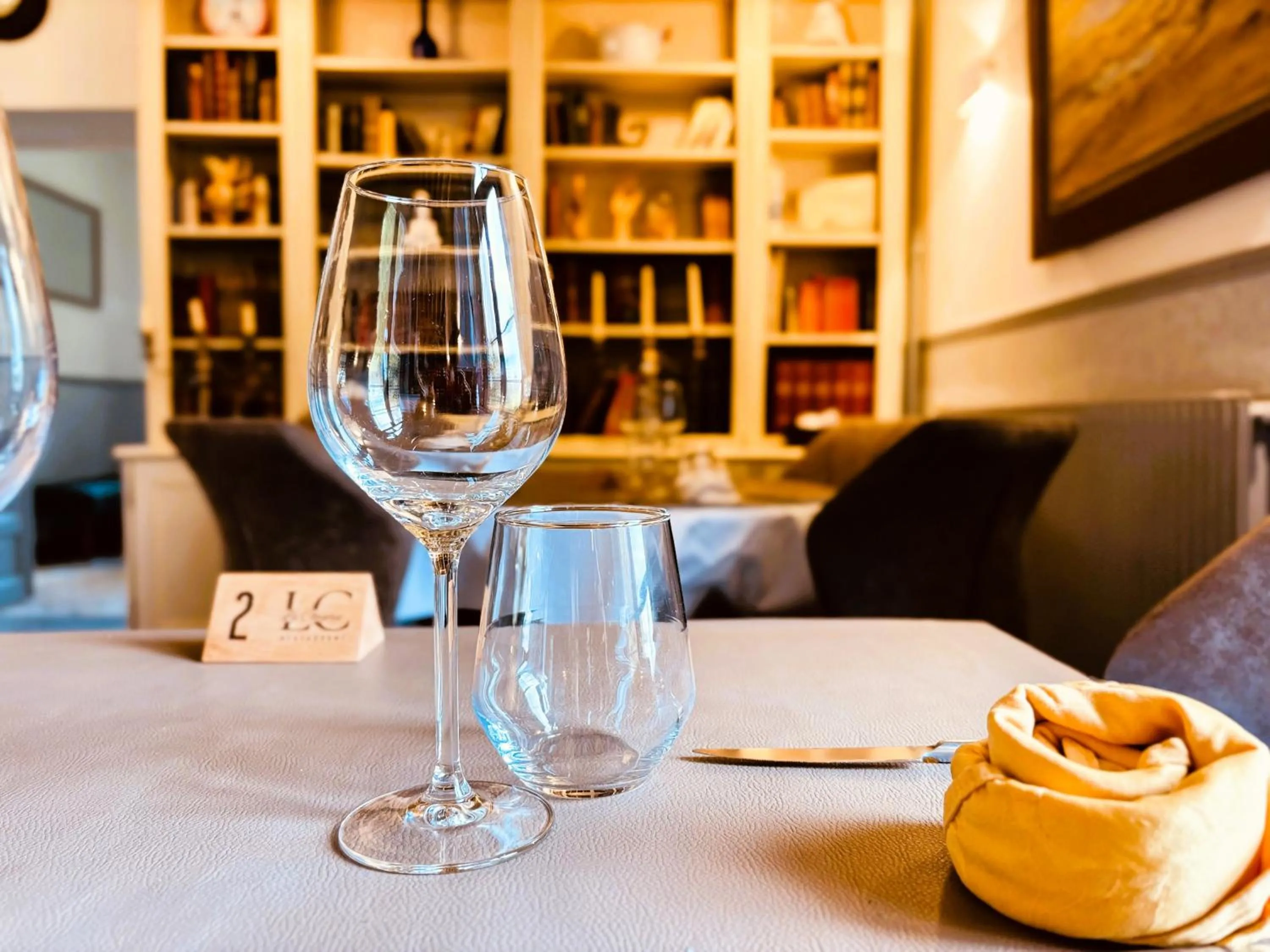 Restaurant/places to eat in Château Corneille