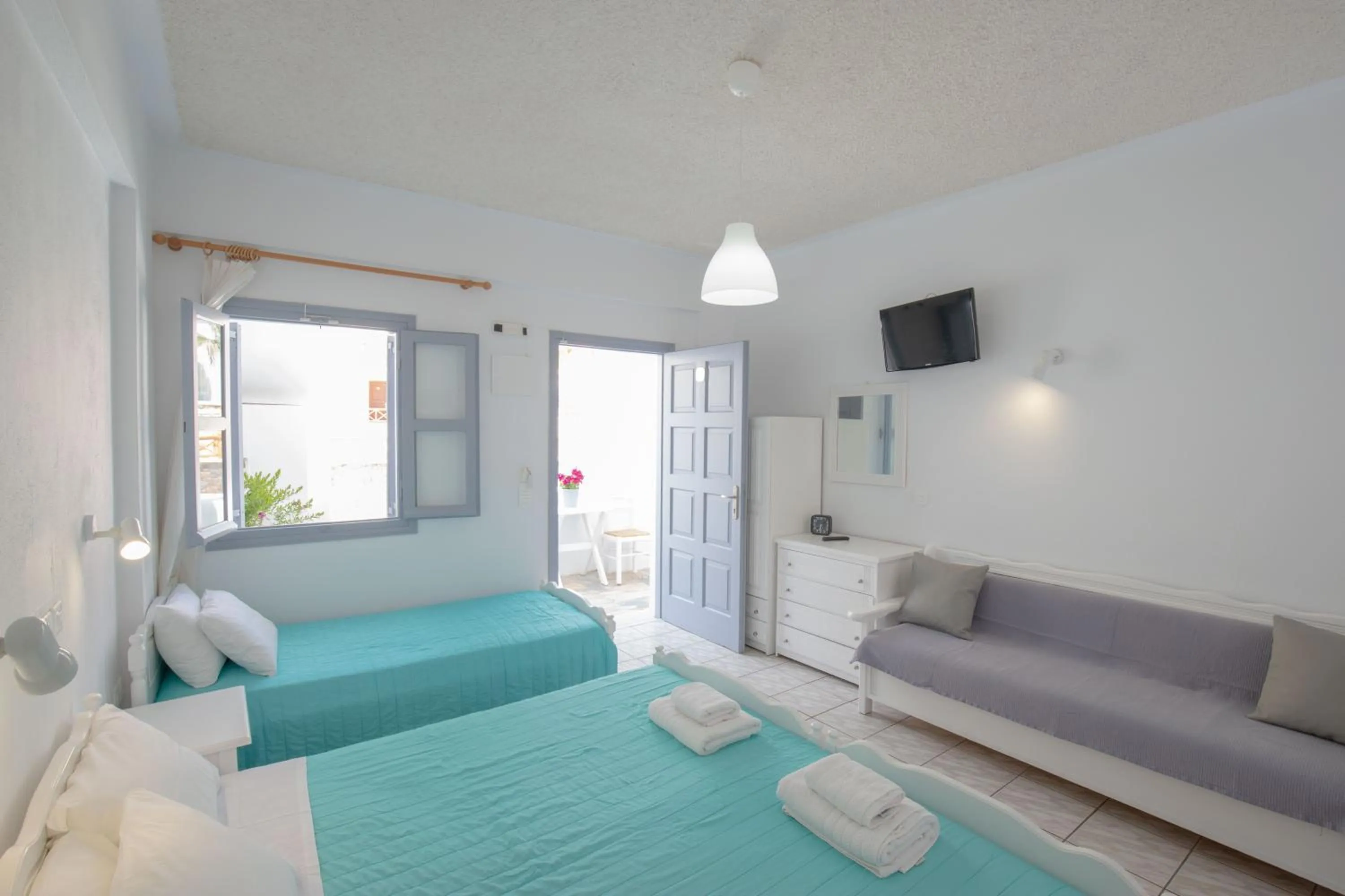 Bedroom, Bed in Zacharakis Studios