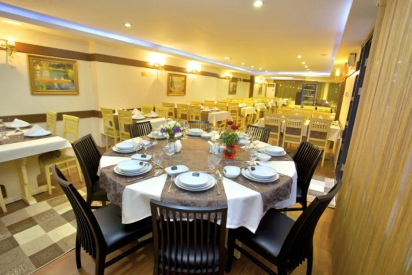 Restaurant/places to eat in Hermanos Hotel