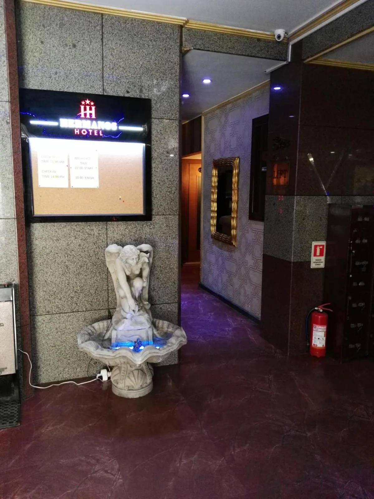 Property building in Hermanos Hotel