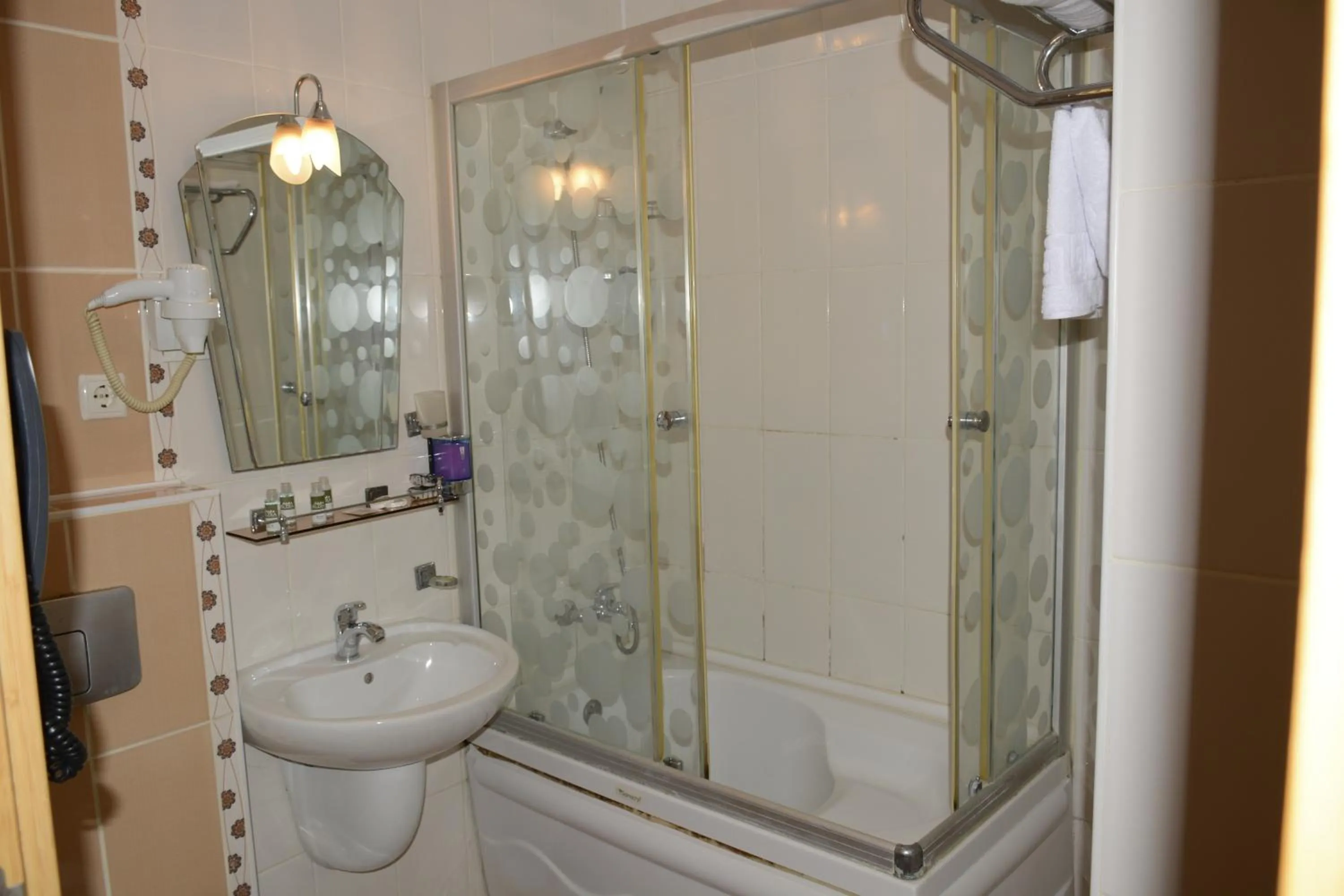 Property building in Hermanos Hotel